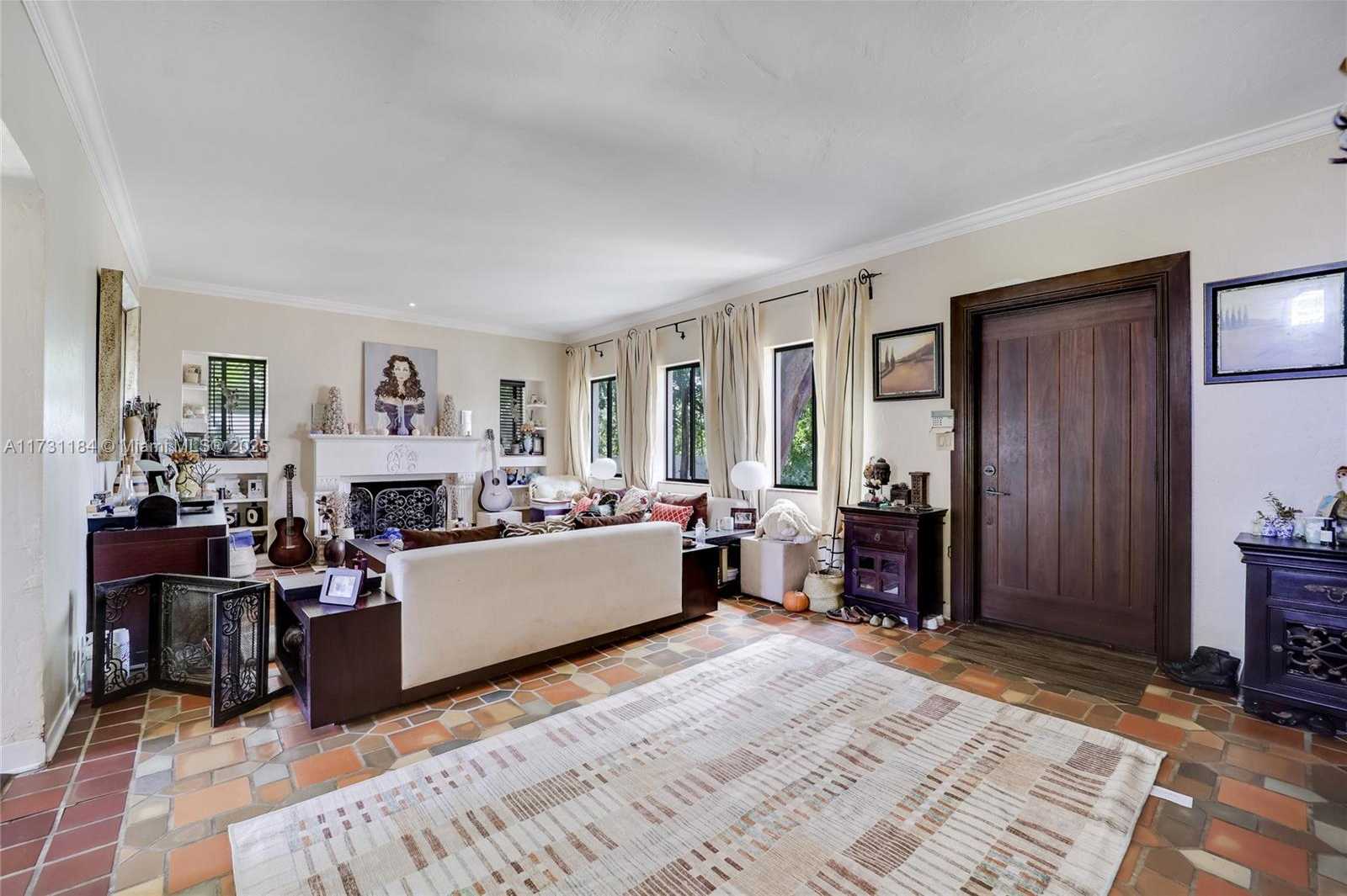 Small Image of 6121 LA GORCE DR, Miami Beach Number 6