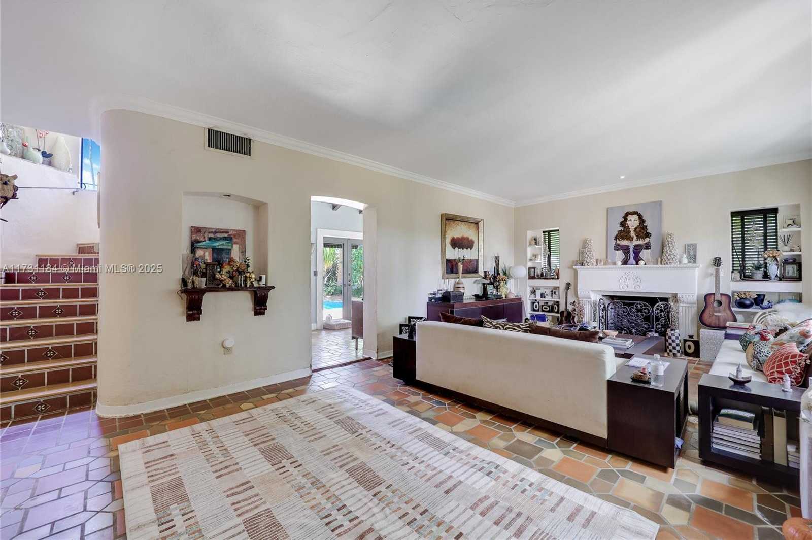 Small Image of 6121 LA GORCE DR, Miami Beach Number 8