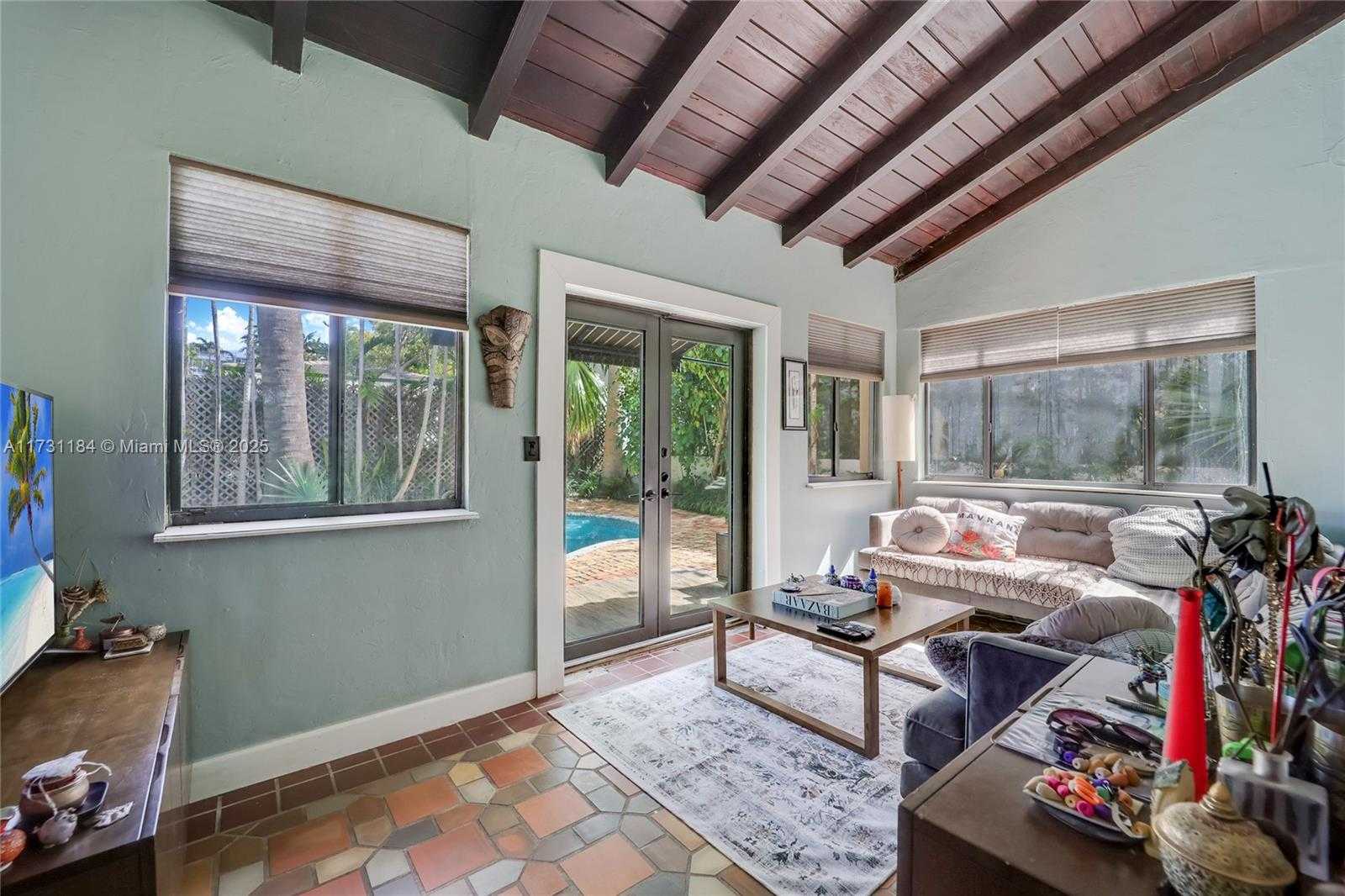 Small Image of 6121 LA GORCE DR, Miami Beach Number 9