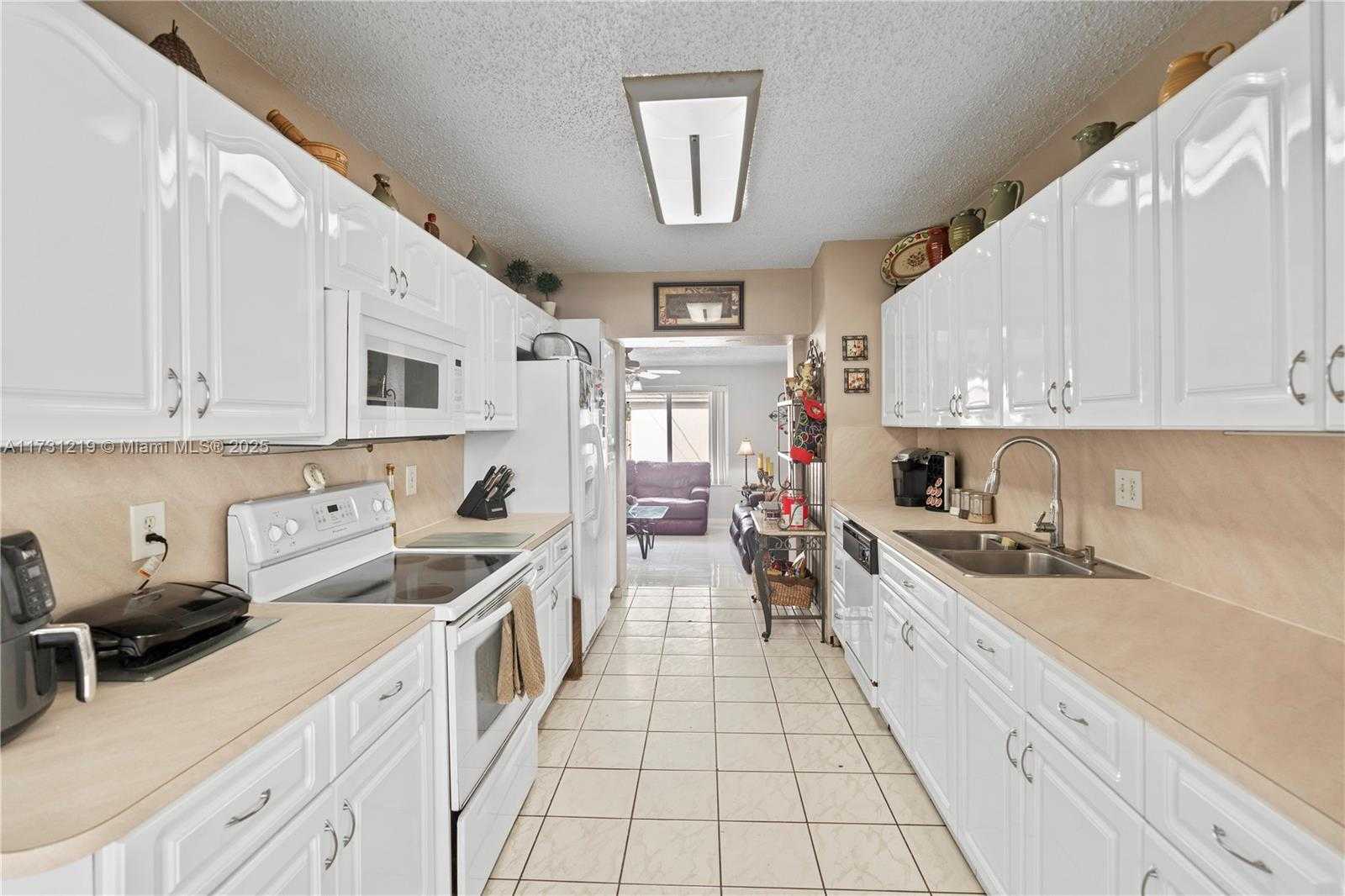 Small Image of 451 WEST 39TH ST, Hialeah Number 19
