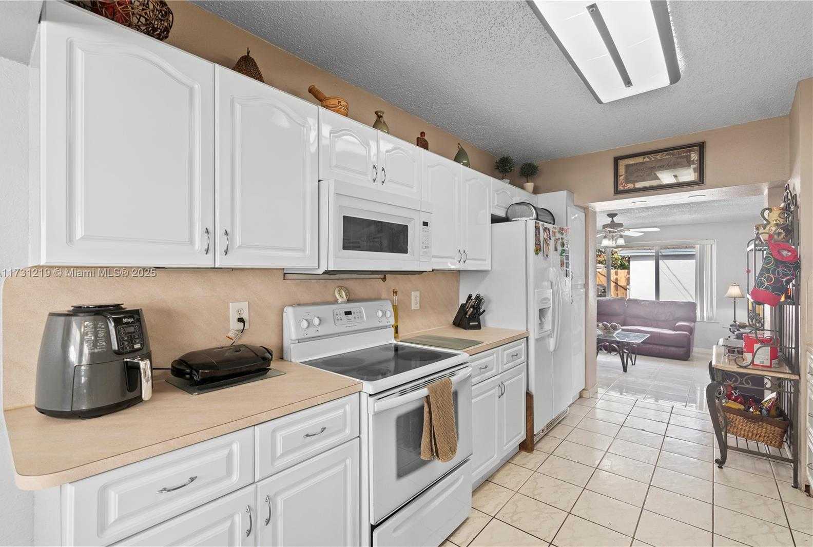 Small Image of 451 WEST 39TH ST, Hialeah Number 30