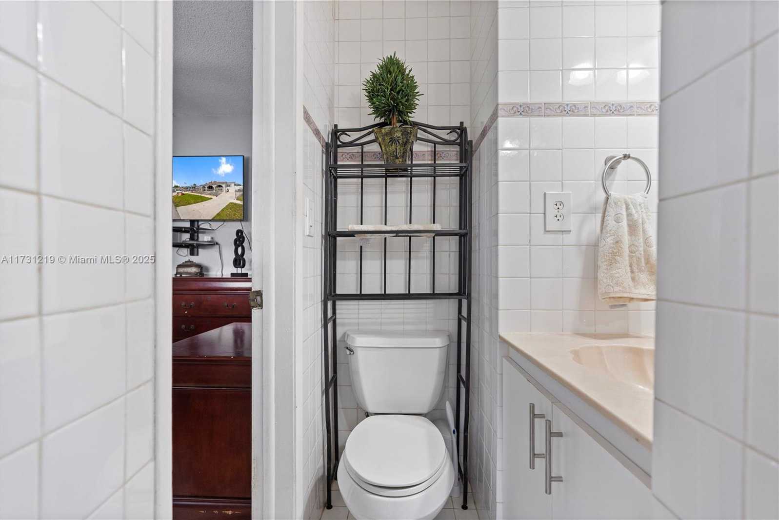 Small Image of 451 WEST 39TH ST, Hialeah Number 33
