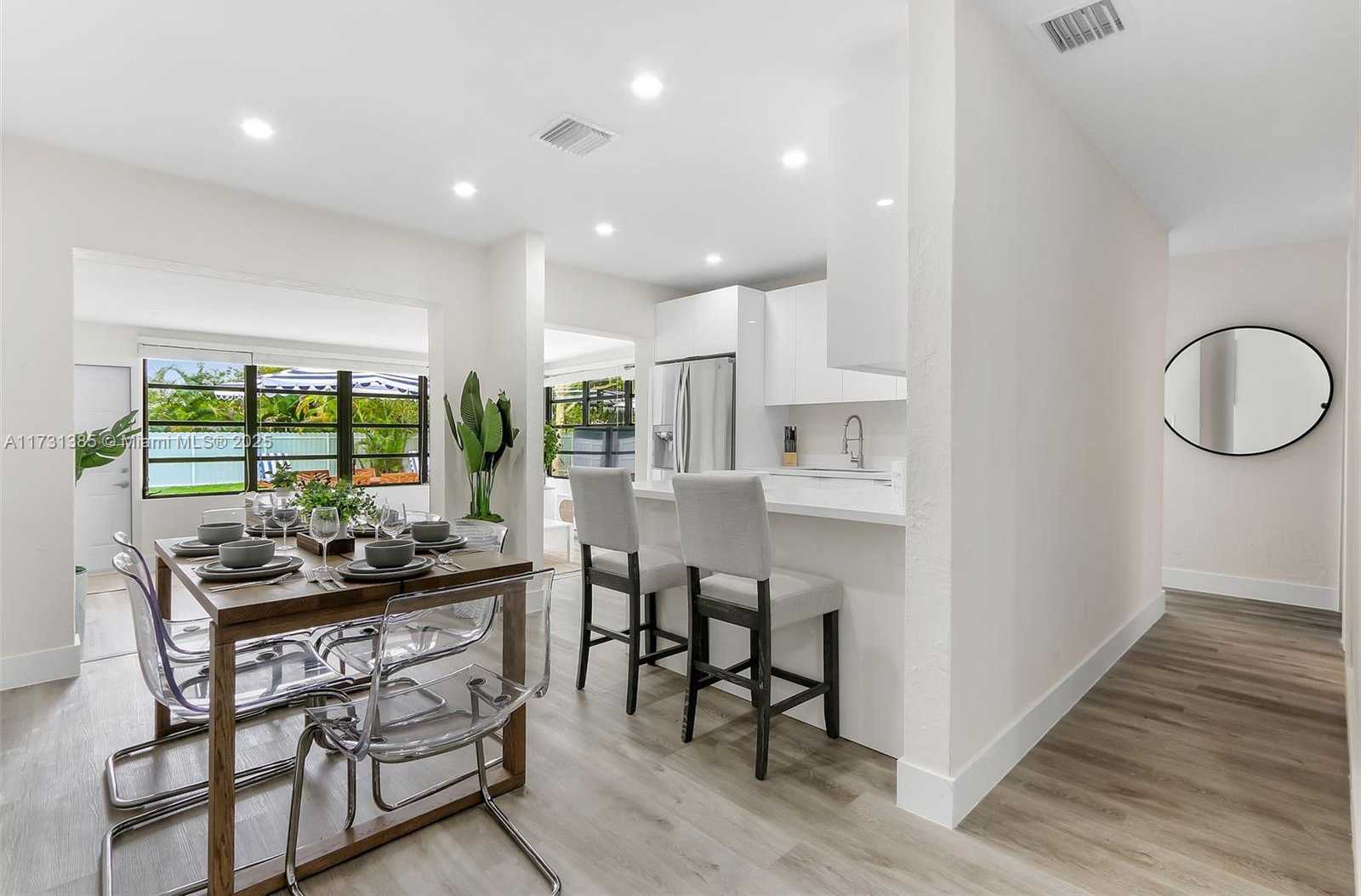 Small Image of 1335 NE 133rd St, North Miami, FL 33161, USA Number 13