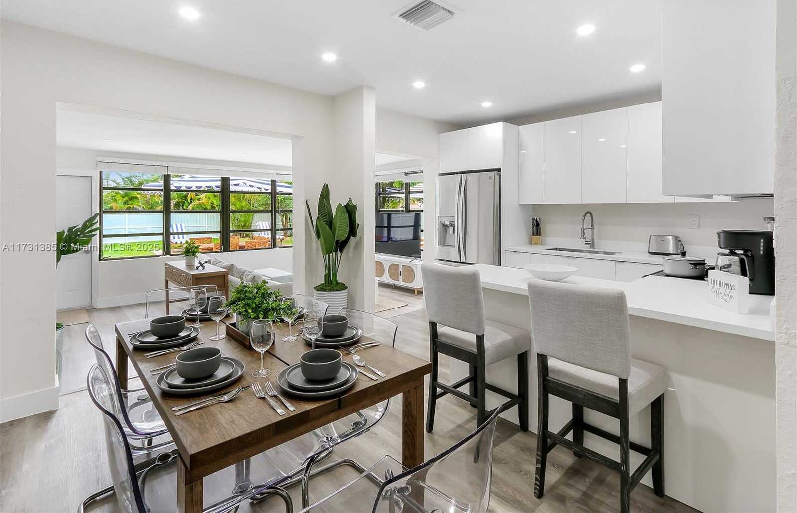 Small Image of 1335 NE 133rd St, North Miami, FL 33161, USA Number 14