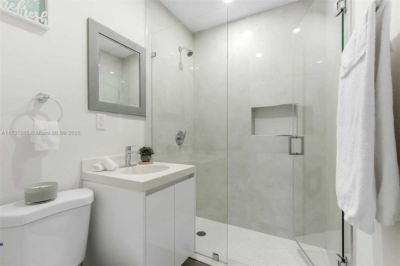 Small Image of 1335 NE 133rd St, North Miami, FL 33161, USA Number 20