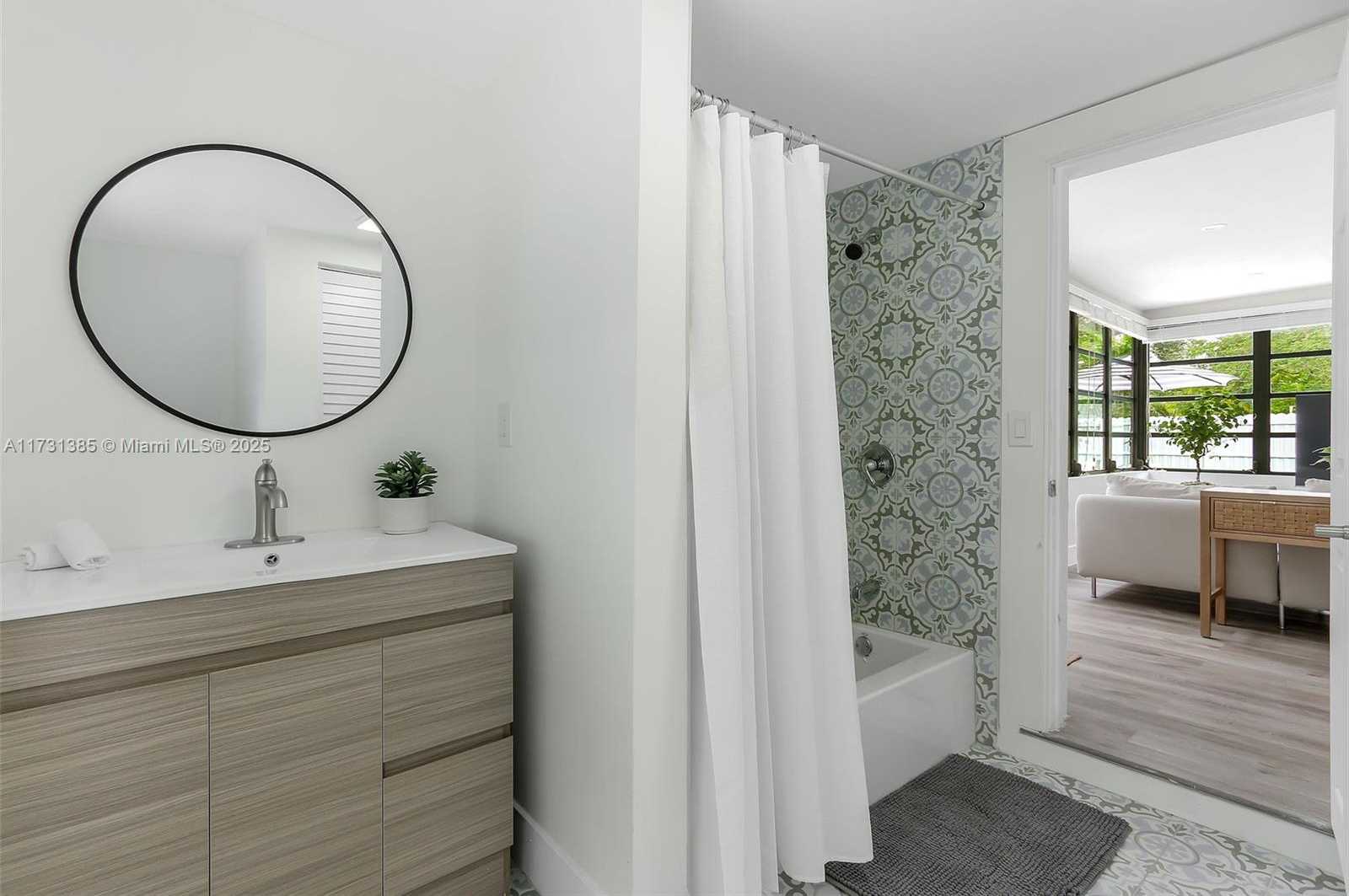 Small Image of 1335 NE 133rd St, North Miami, FL 33161, USA Number 21