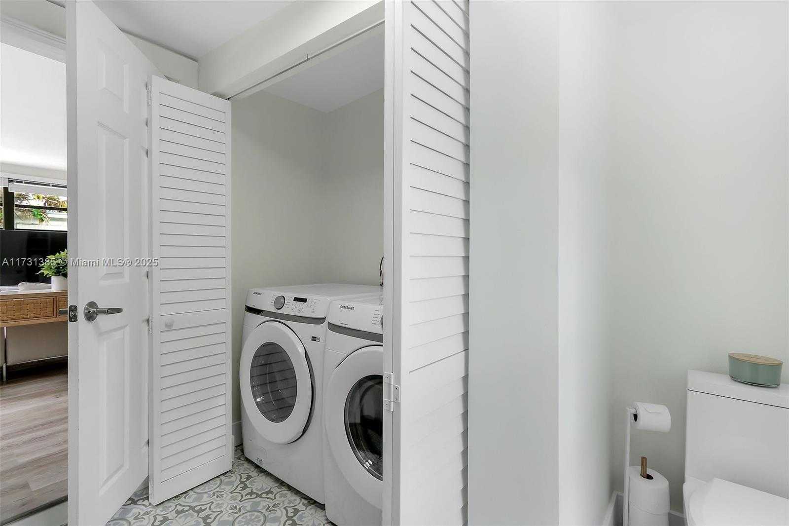 Small Image of 1335 NE 133rd St, North Miami, FL 33161, USA Number 22