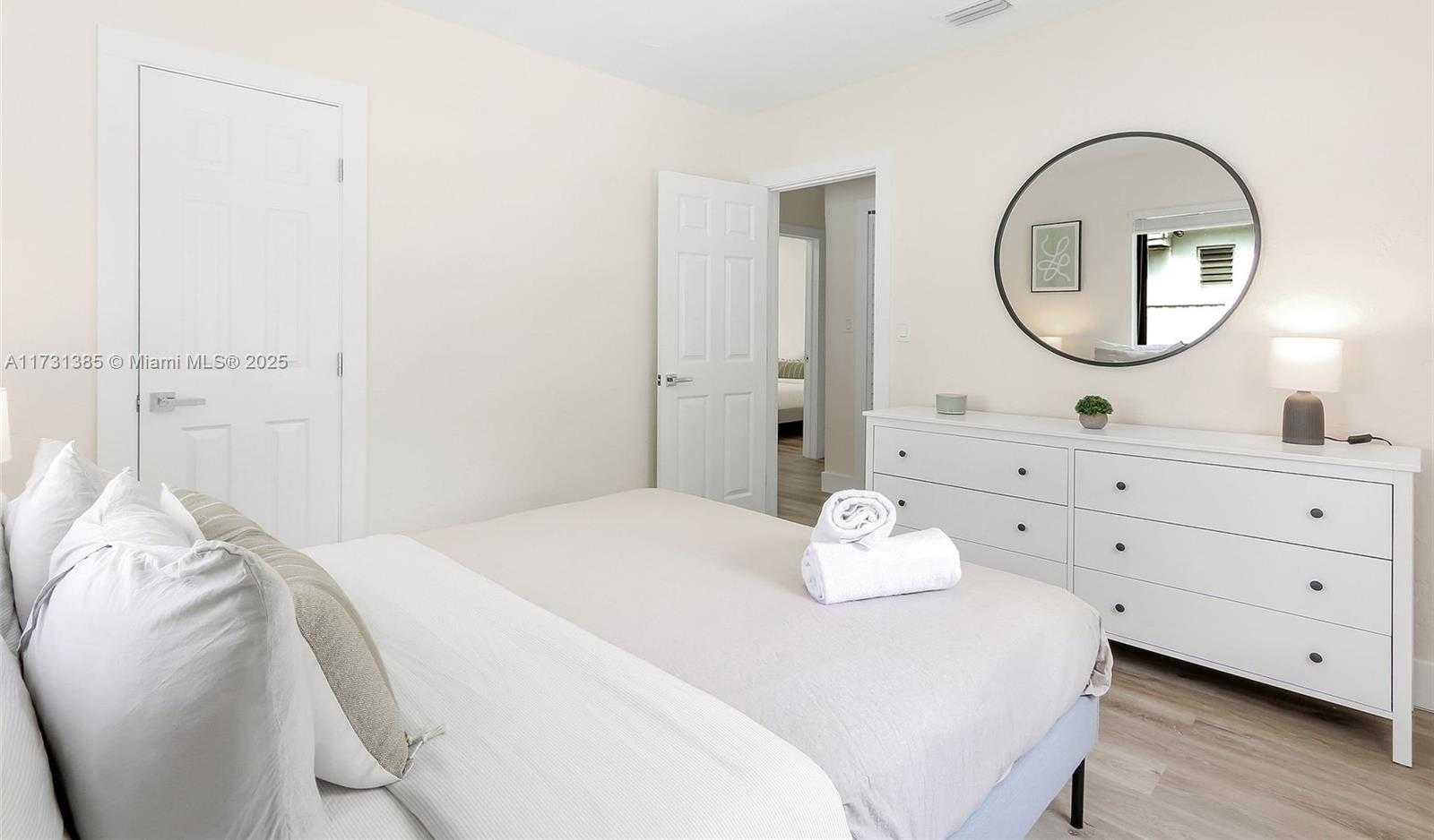 Small Image of 1335 NE 133rd St, North Miami, FL 33161, USA Number 26