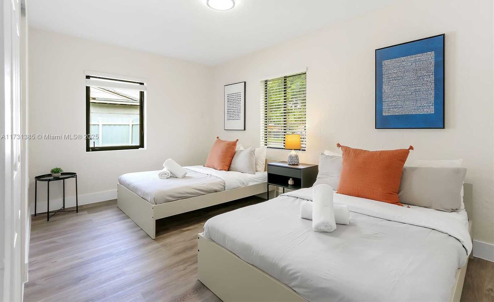Small Image of 1335 NE 133rd St, North Miami, FL 33161, USA Number 27