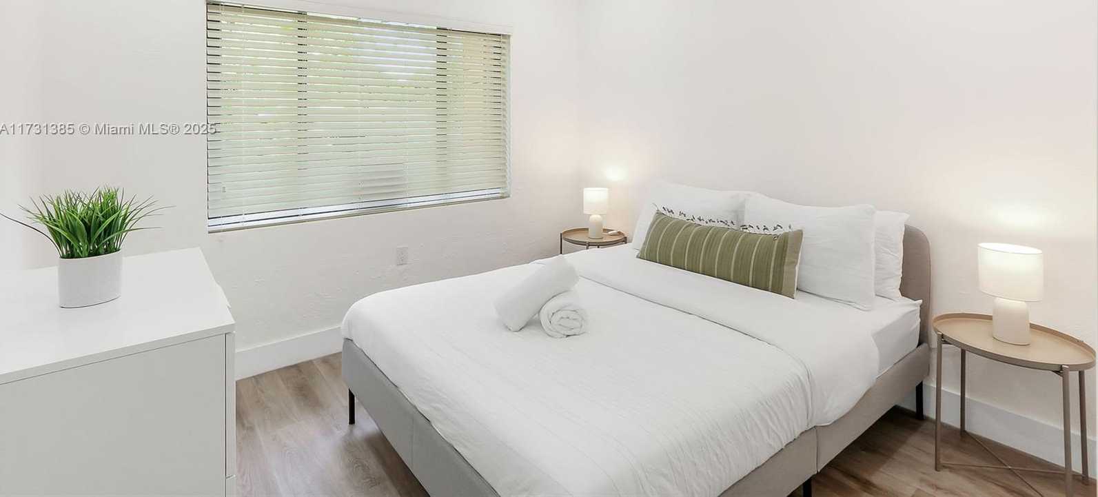 Small Image of 1335 NE 133rd St, North Miami, FL 33161, USA Number 29