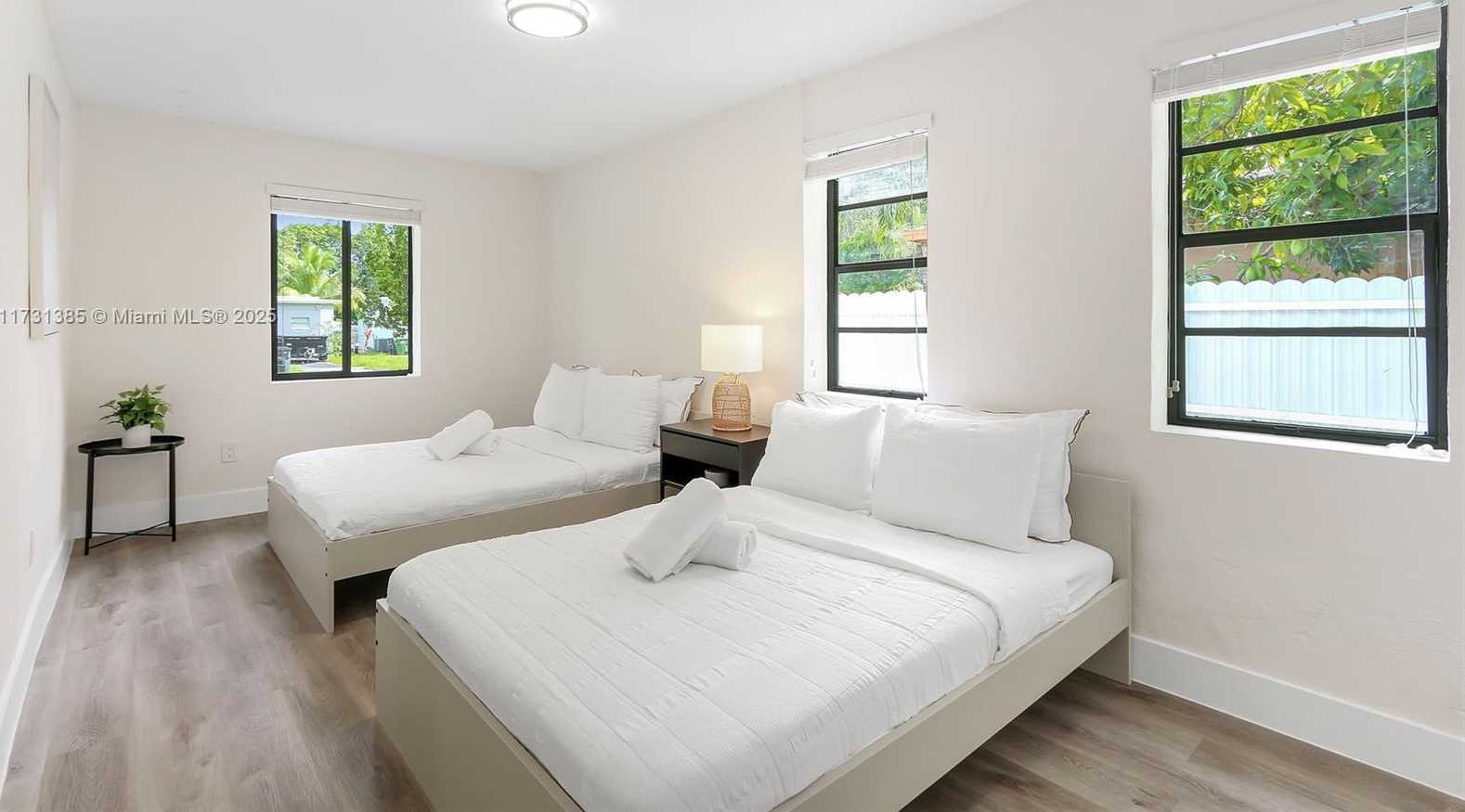 Small Image of 1335 NE 133rd St, North Miami, FL 33161, USA Number 31