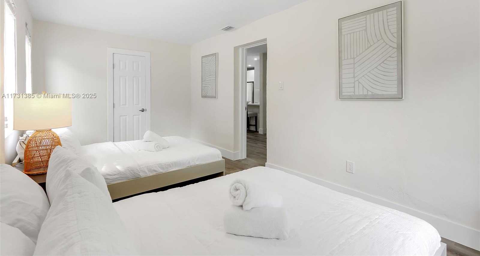 Small Image of 1335 NE 133rd St, North Miami, FL 33161, USA Number 32