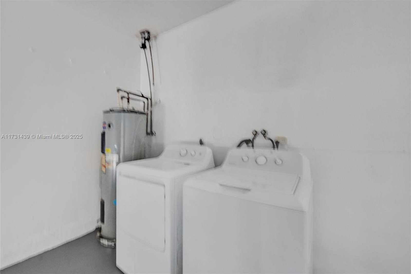 Small Image of 1365 WEST GLEN OAK RD, North Lauderdale Number 12