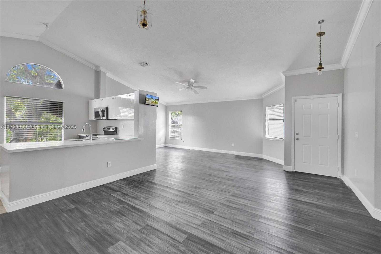 Small Image of 1365 WEST GLEN OAK RD, North Lauderdale Number 3