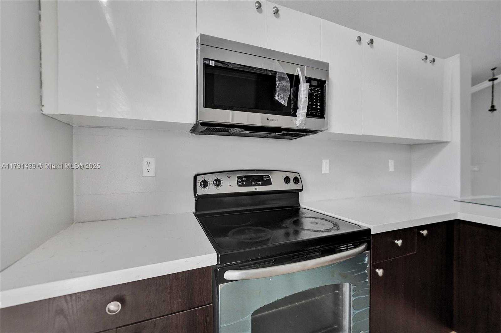 Small Image of 1365 WEST GLEN OAK RD, North Lauderdale Number 4