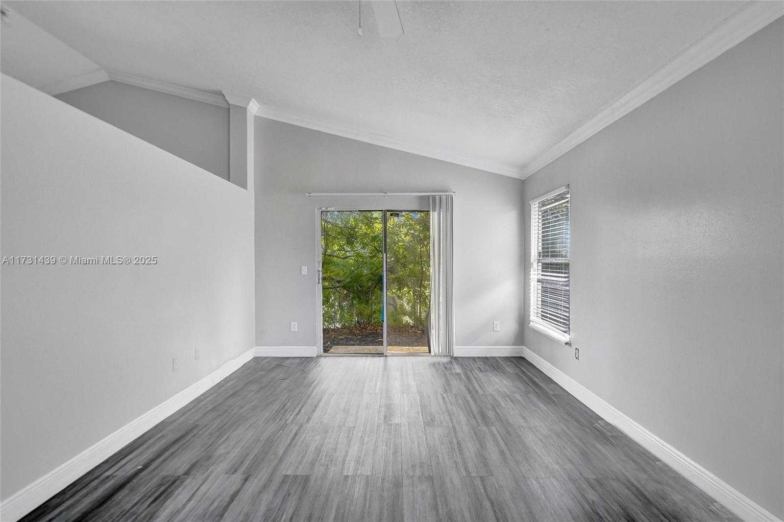 Small Image of 1365 WEST GLEN OAK RD, North Lauderdale Number 6