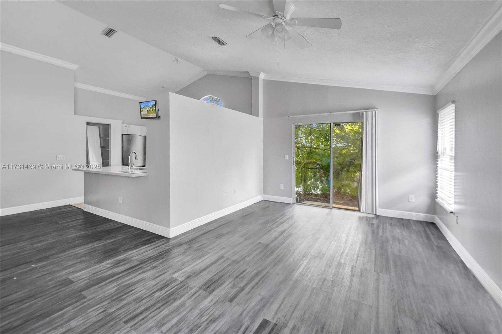Small Image of 1365 WEST GLEN OAK RD, North Lauderdale Number 7