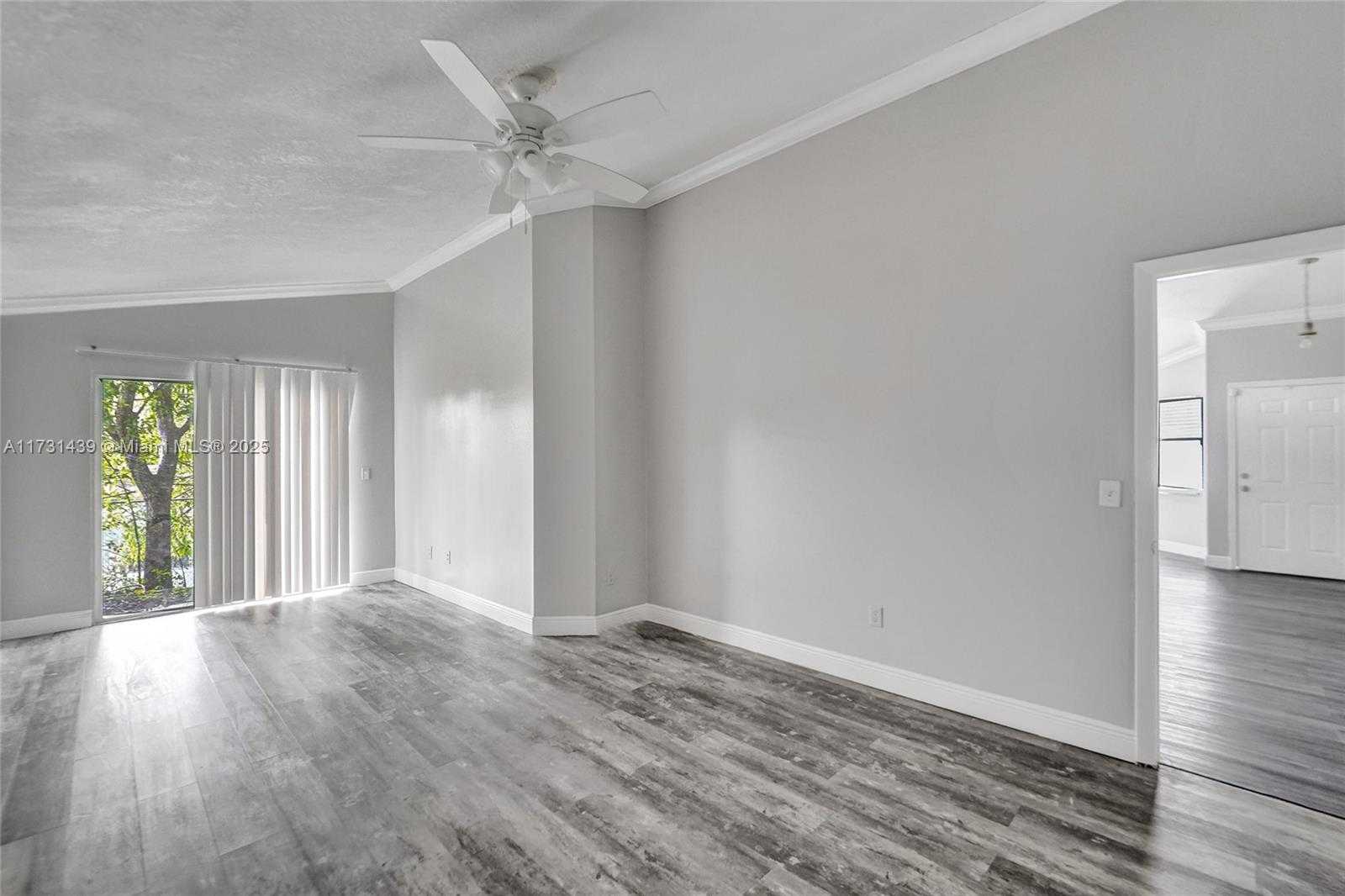 Small Image of 1365 WEST GLEN OAK RD, North Lauderdale Number 9