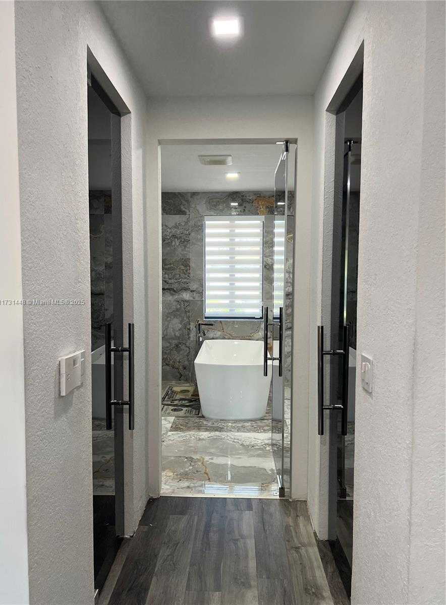 Small Image of 7796 SOUTH WEST 193RD LN, Cutler Bay Number 25