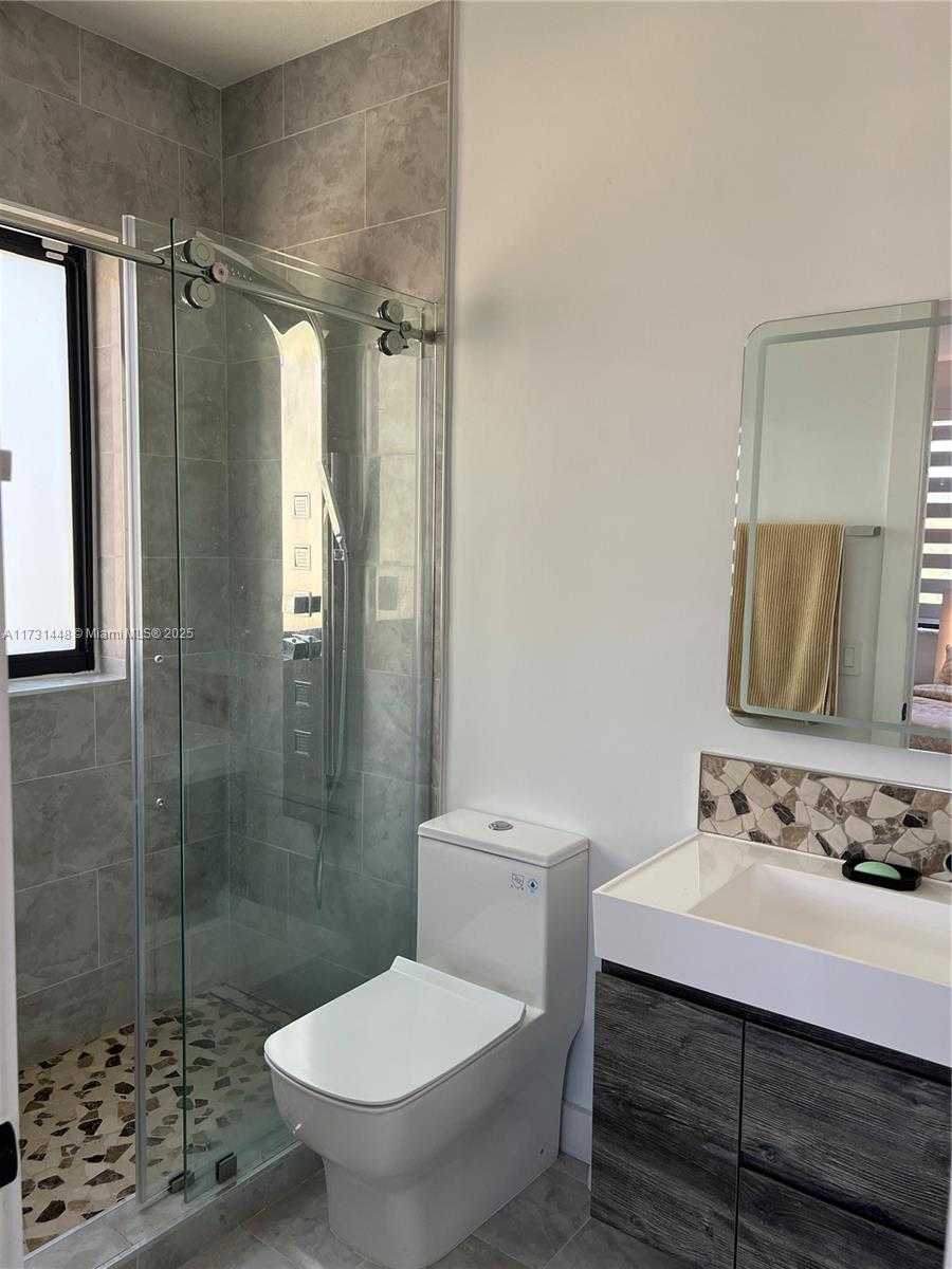 Small Image of 7796 SOUTH WEST 193RD LN, Cutler Bay Number 27