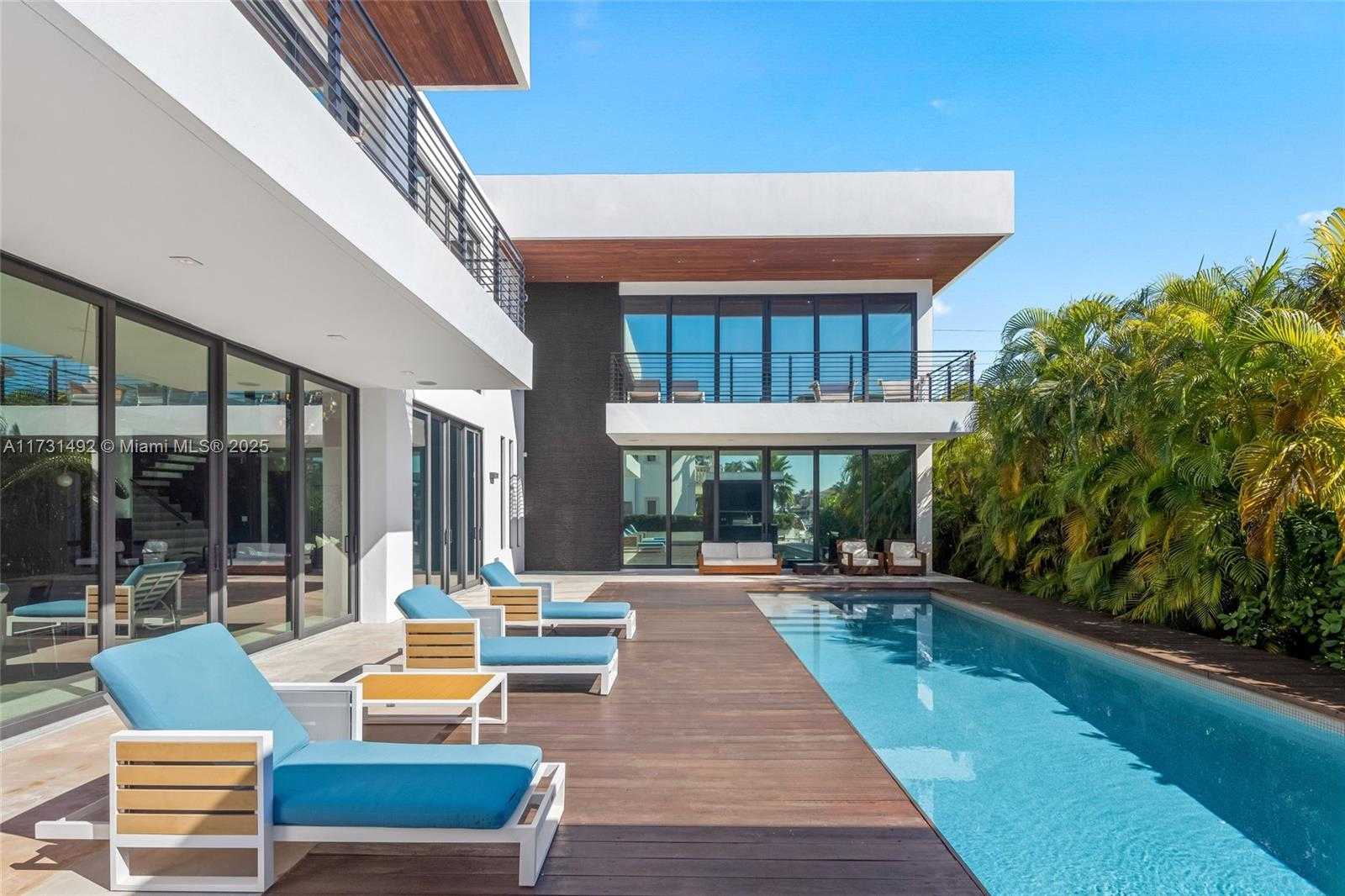 Small Image of 3462 NORTH EAST 171ST ST, North Miami Beach Number 3