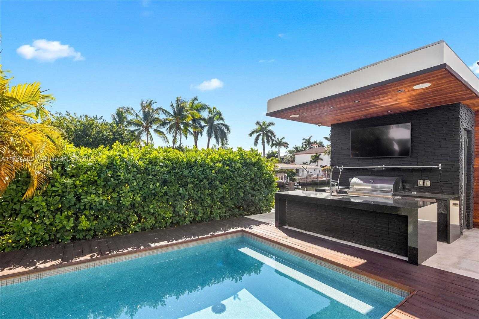 Small Image of 17050 NORTH EAST 35TH AVE, North Miami Beach Number 10