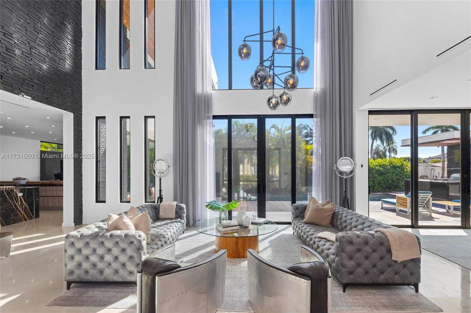 Small Image of 17050 NORTH EAST 35TH AVE, North Miami Beach Number 12