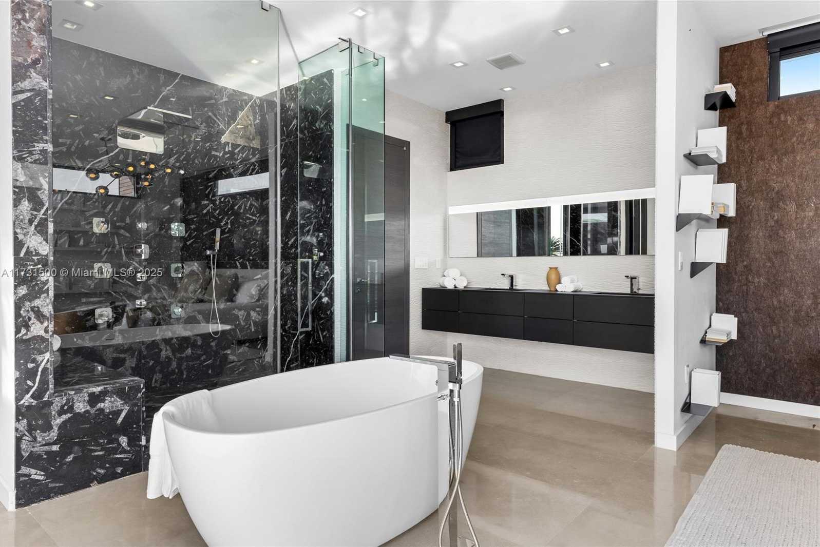 Small Image of 17050 NORTH EAST 35TH AVE, North Miami Beach Number 34