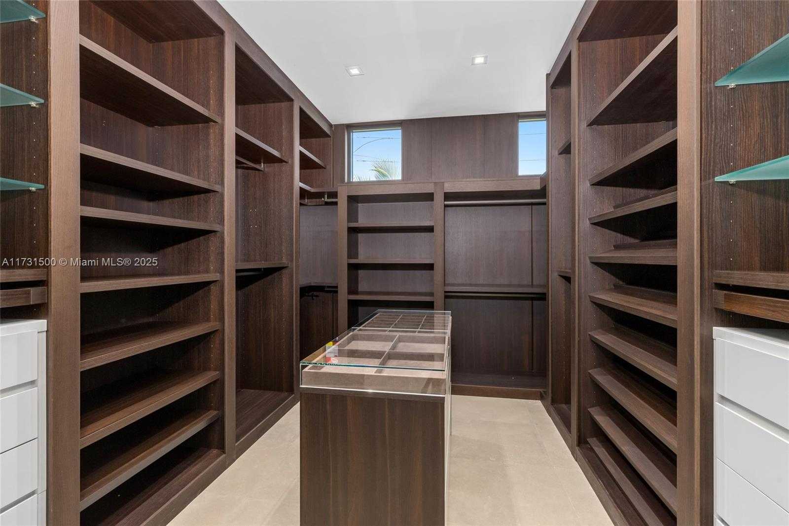 Small Image of 17050 NORTH EAST 35TH AVE, North Miami Beach Number 36