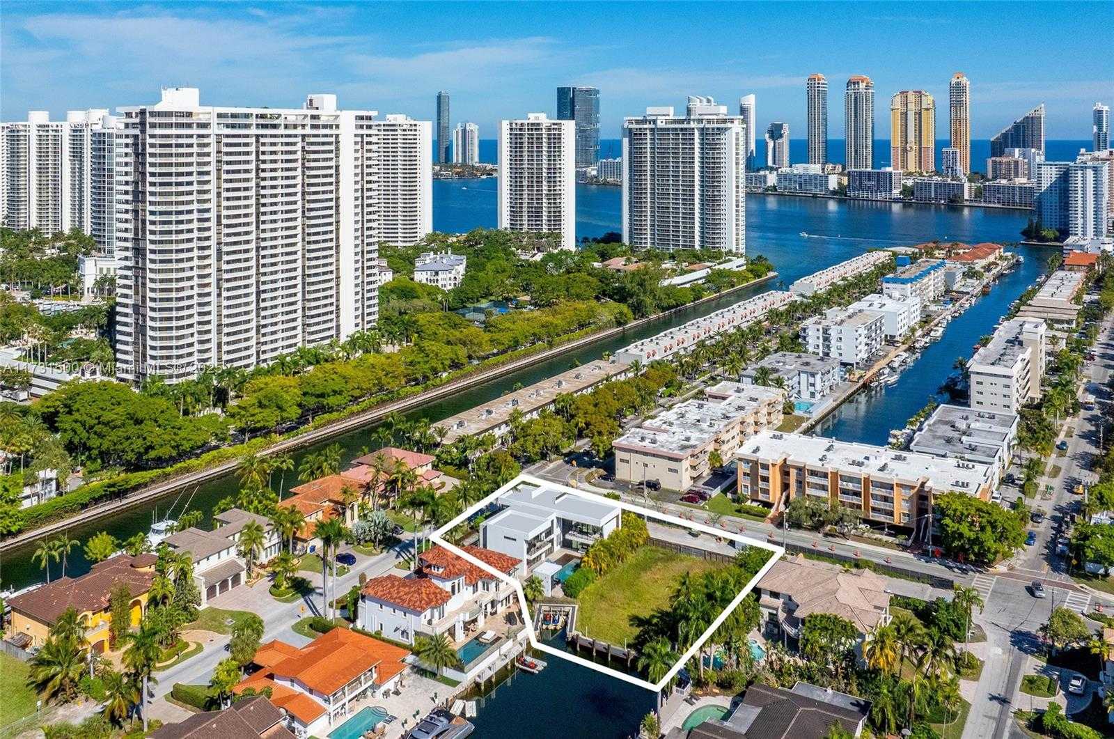 Small Image of 17050 NORTH EAST 35TH AVE, North Miami Beach Number 4