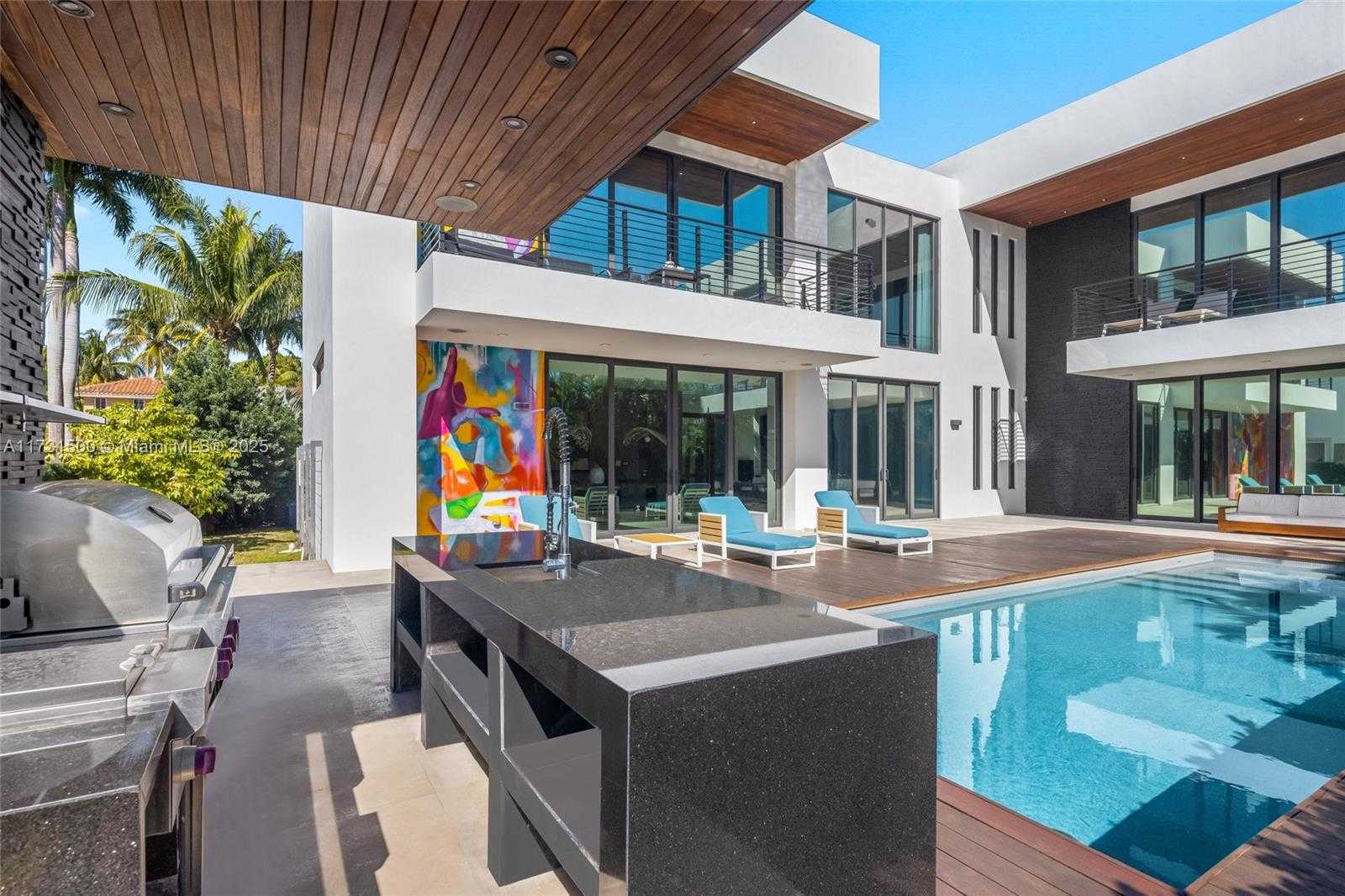 Small Image of 17050 NORTH EAST 35TH AVE, North Miami Beach Number 6