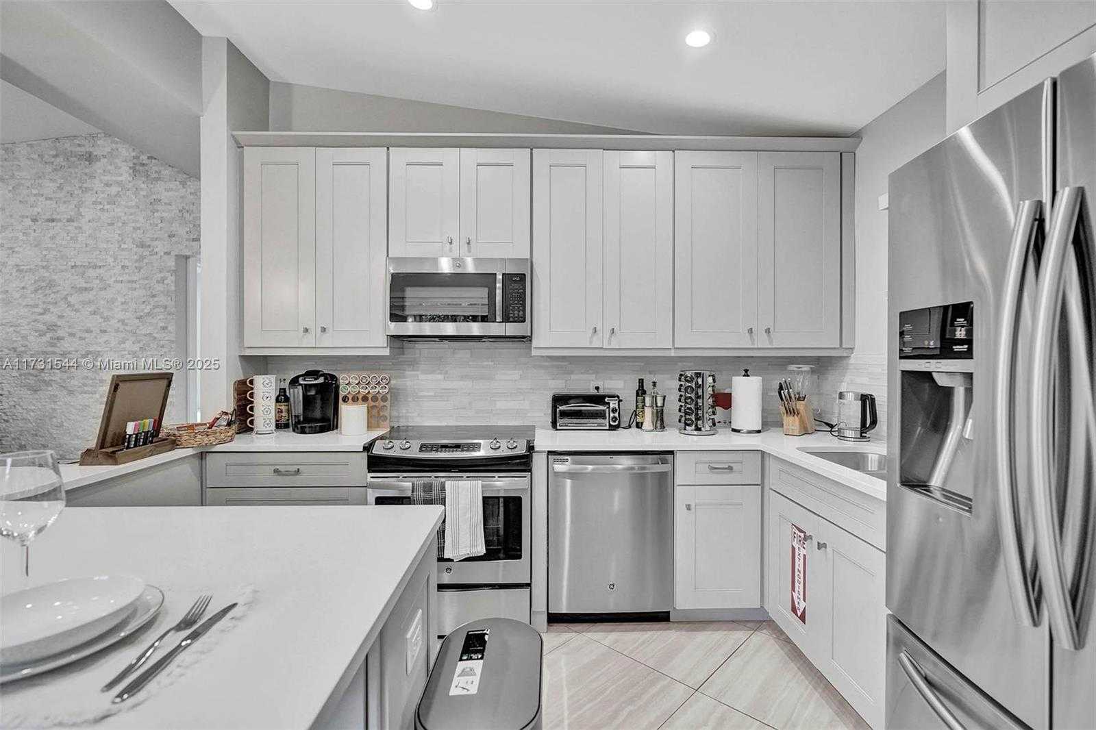 Small Image of 1621 NORTH VICTORIA PARK RD, Fort Lauderdale Number 19