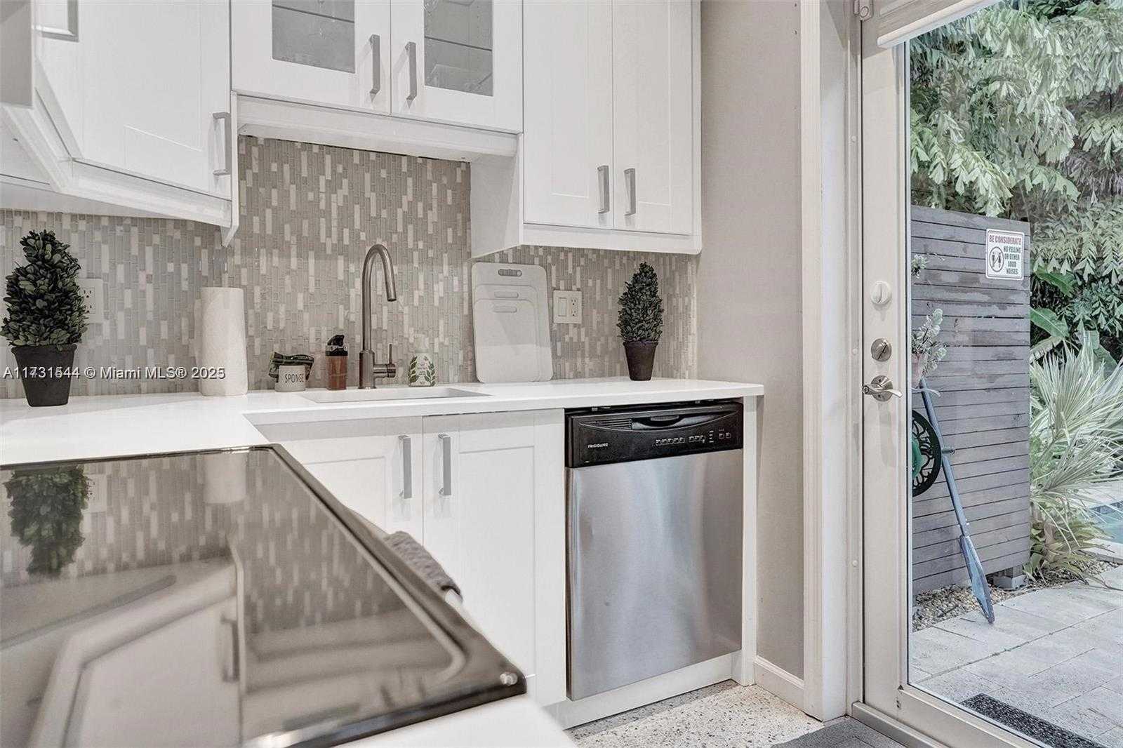 Small Image of 1621 NORTH VICTORIA PARK RD, Fort Lauderdale Number 37