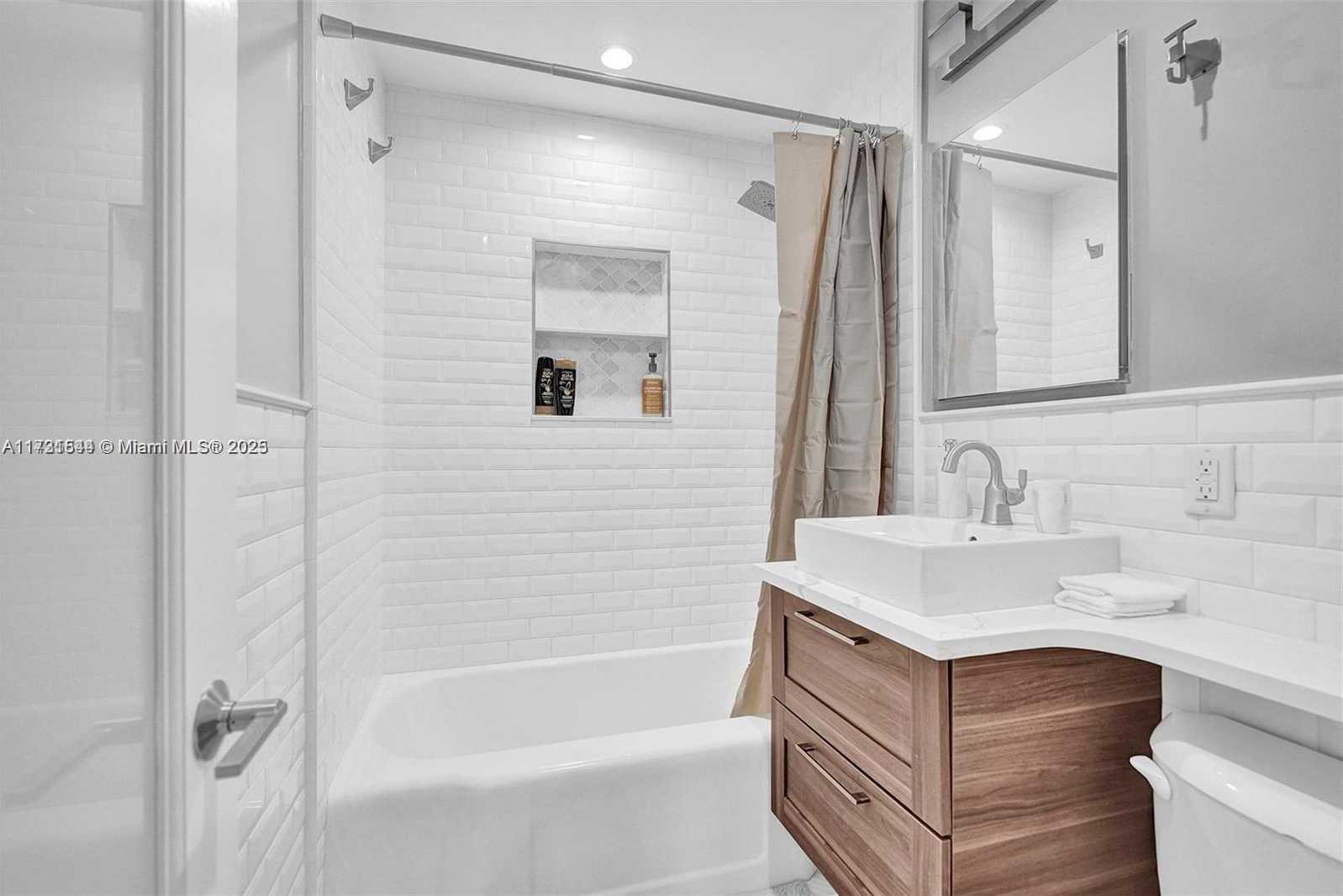 Small Image of 1621 NORTH VICTORIA PARK RD, Fort Lauderdale Number 51