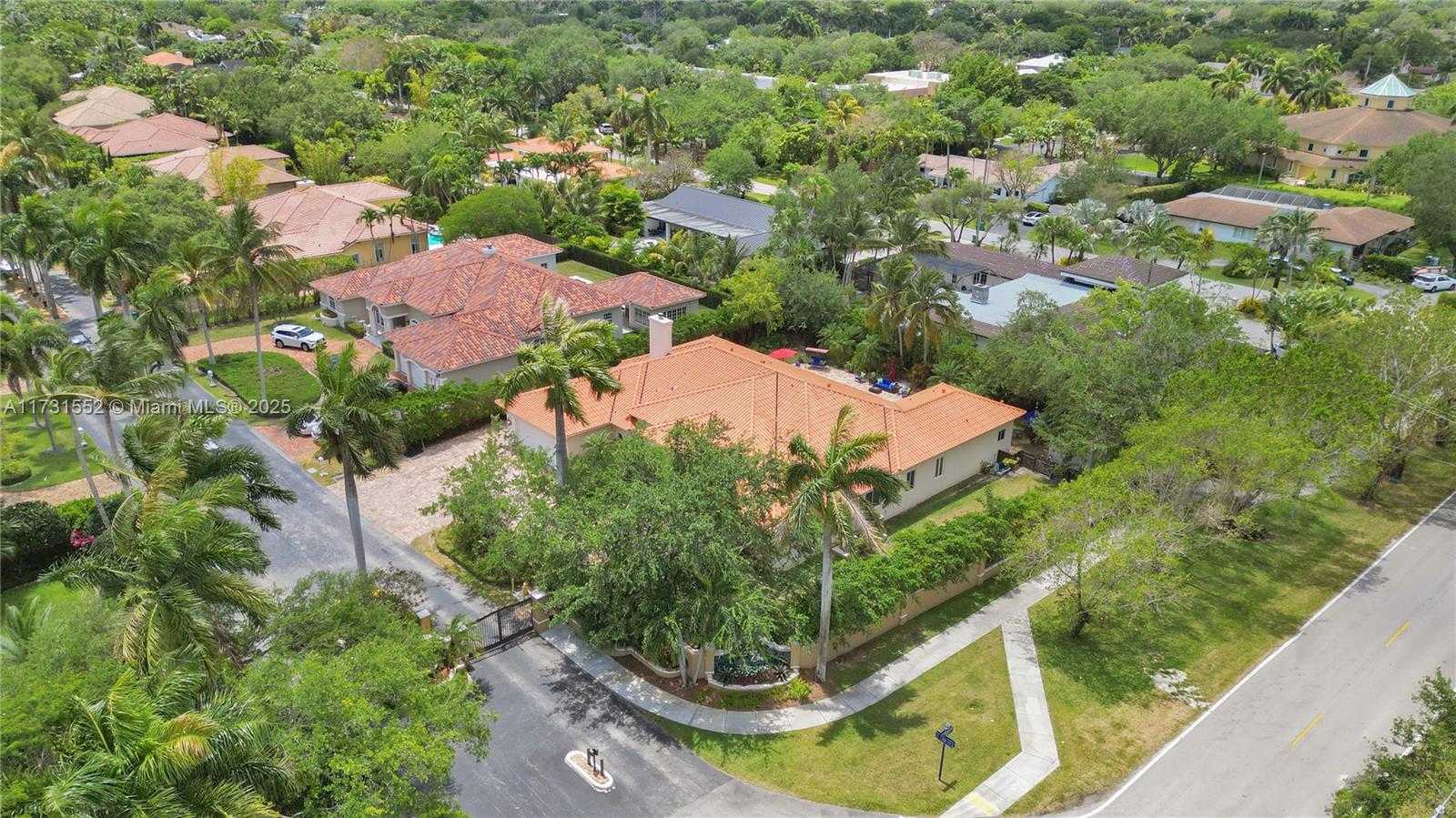 Small Image of 15210 SOUTH WEST 74TH CT, Palmetto Bay Number 11