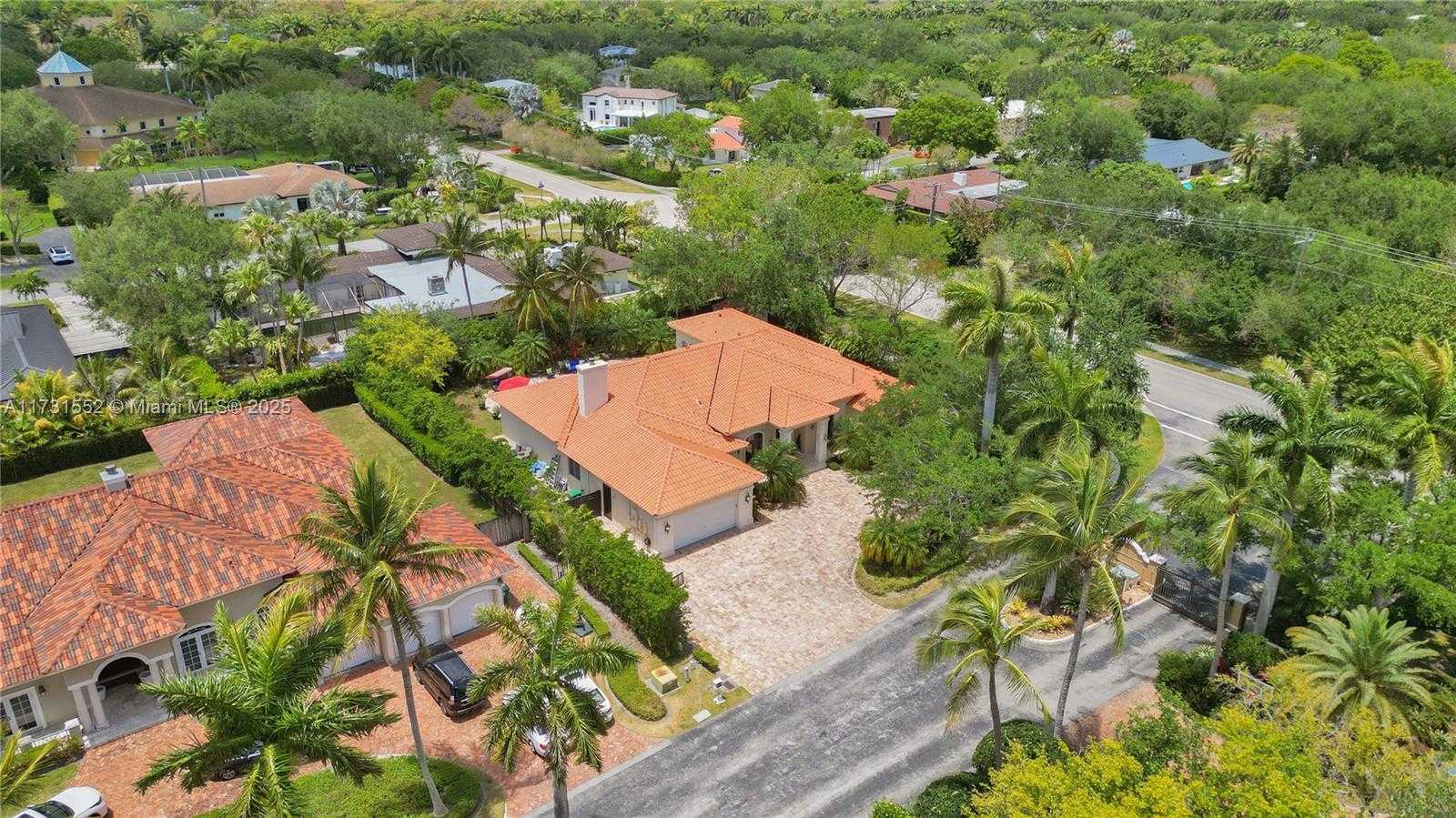 Small Image of 15210 SOUTH WEST 74TH CT, Palmetto Bay Number 13