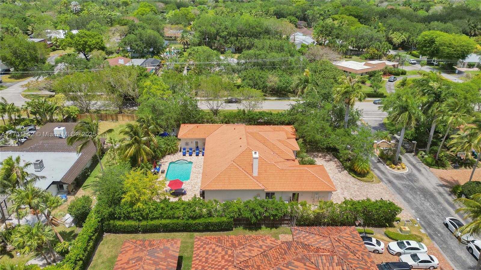 Small Image of 15210 SOUTH WEST 74TH CT, Palmetto Bay Number 2