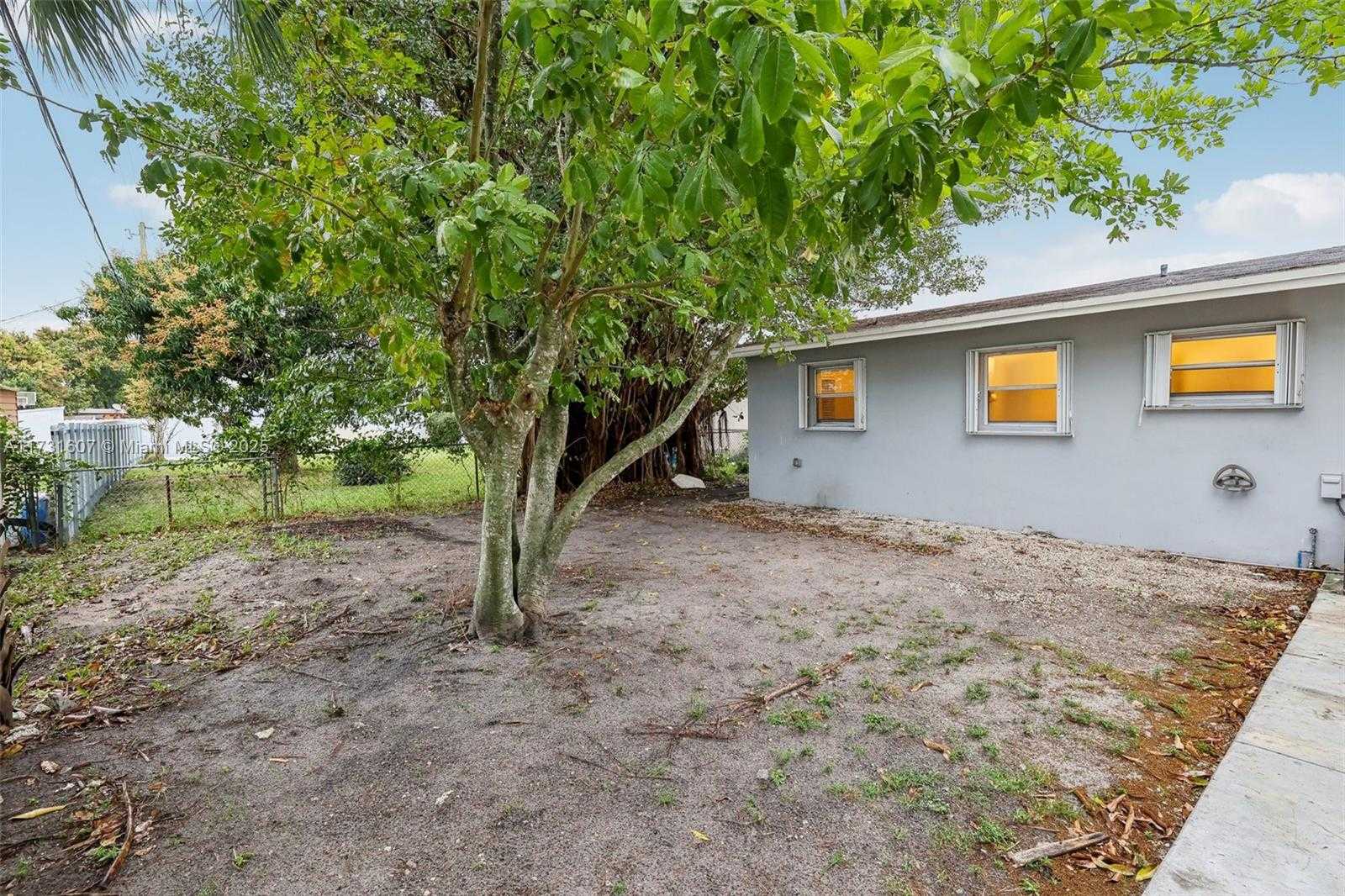 Small Image of 3851 NORTH WEST 172ND TER, Miami Gardens Number 27