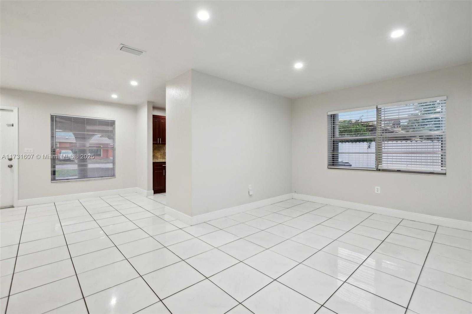 Small Image of 3851 NORTH WEST 172ND TER, Miami Gardens Number 4