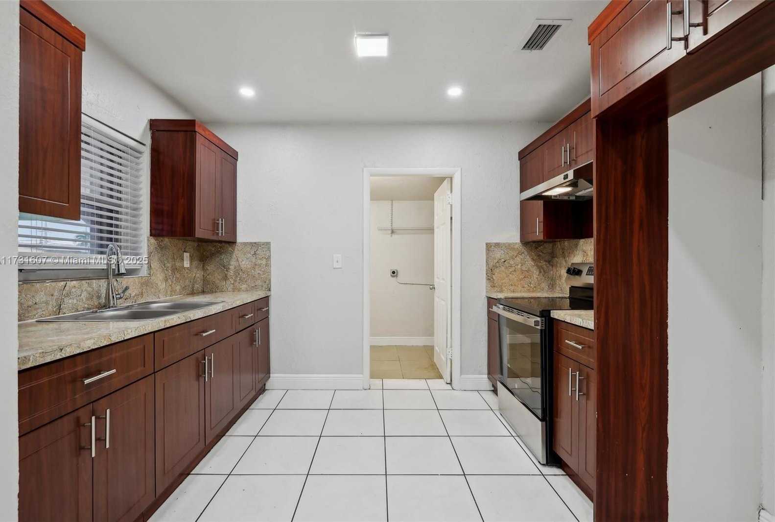 Small Image of 3851 NORTH WEST 172ND TER, Miami Gardens Number 8