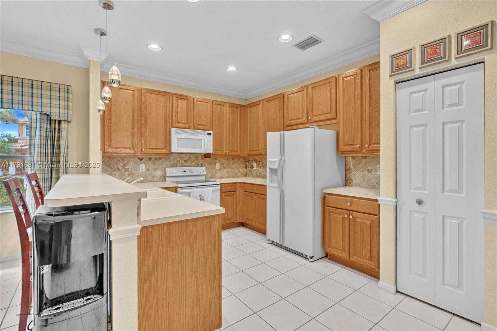 Small Image of 2280 NORTH WEST 72ND WAY, Pembroke Pines Number 7