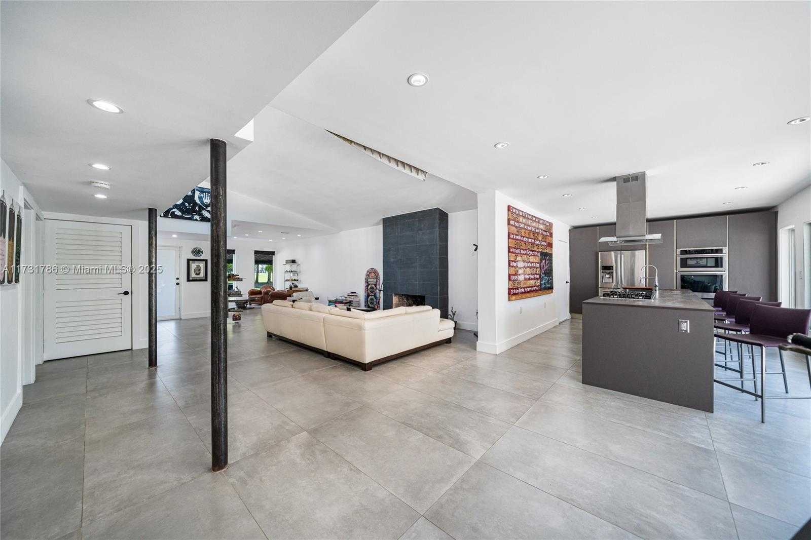 Small Image of 835 FAIRWAY DR, Miami Beach Number 11