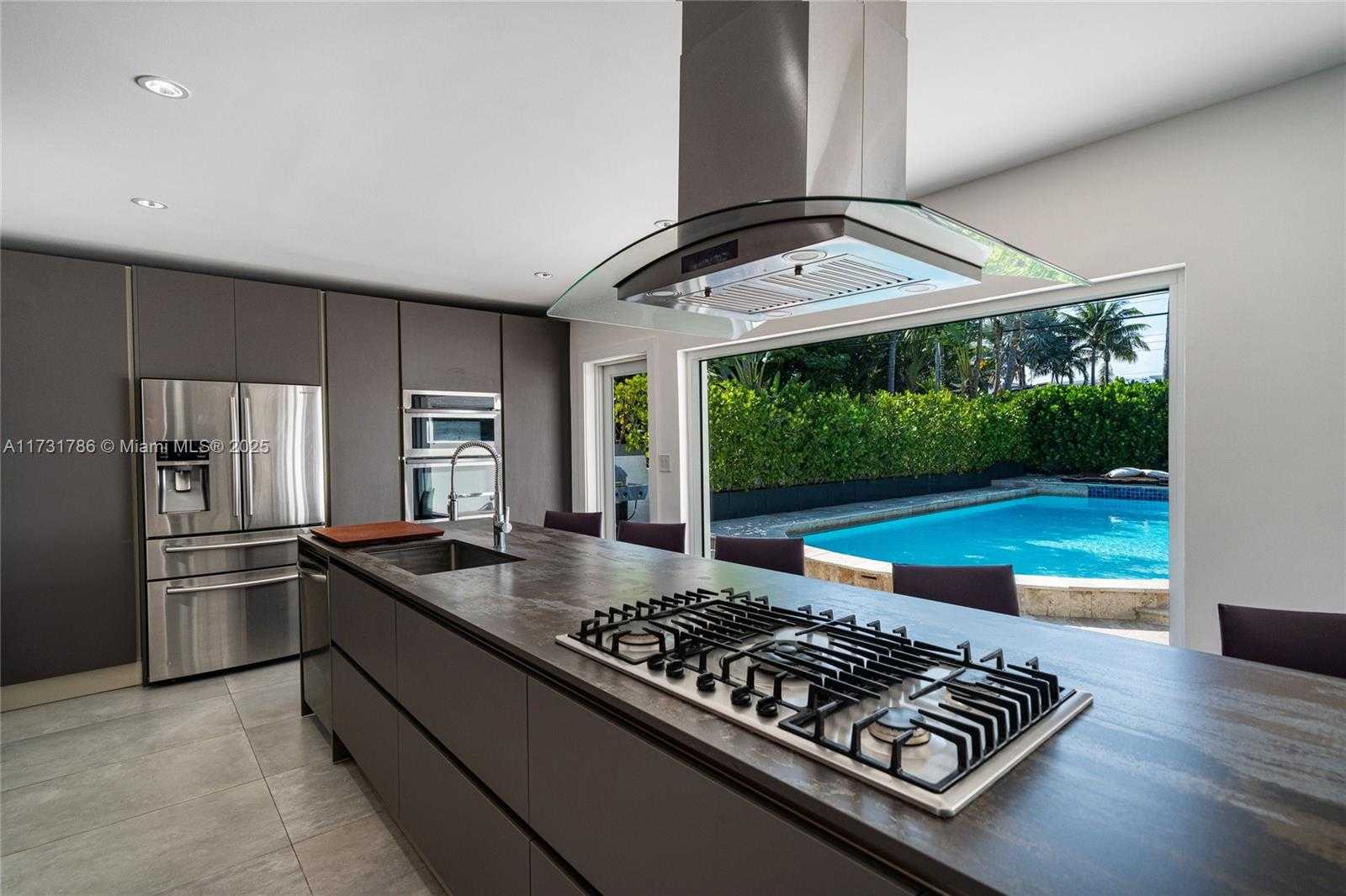 Small Image of 835 FAIRWAY DR, Miami Beach Number 13