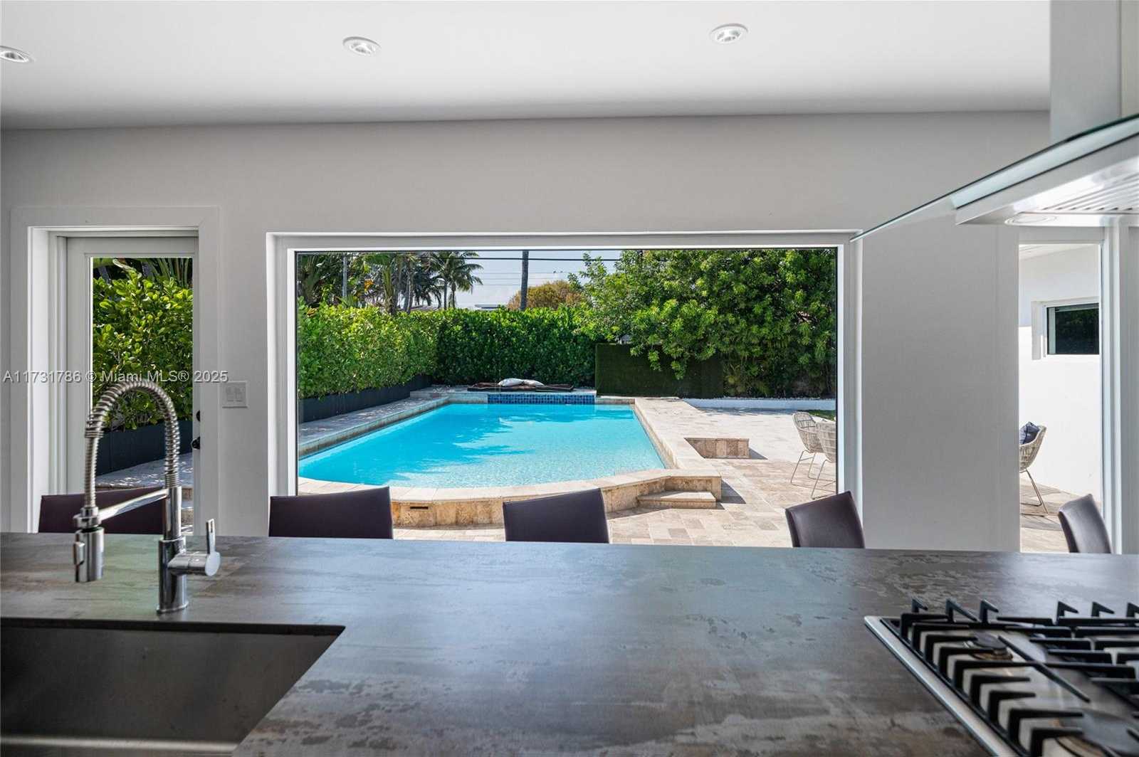 Small Image of 835 FAIRWAY DR, Miami Beach Number 14