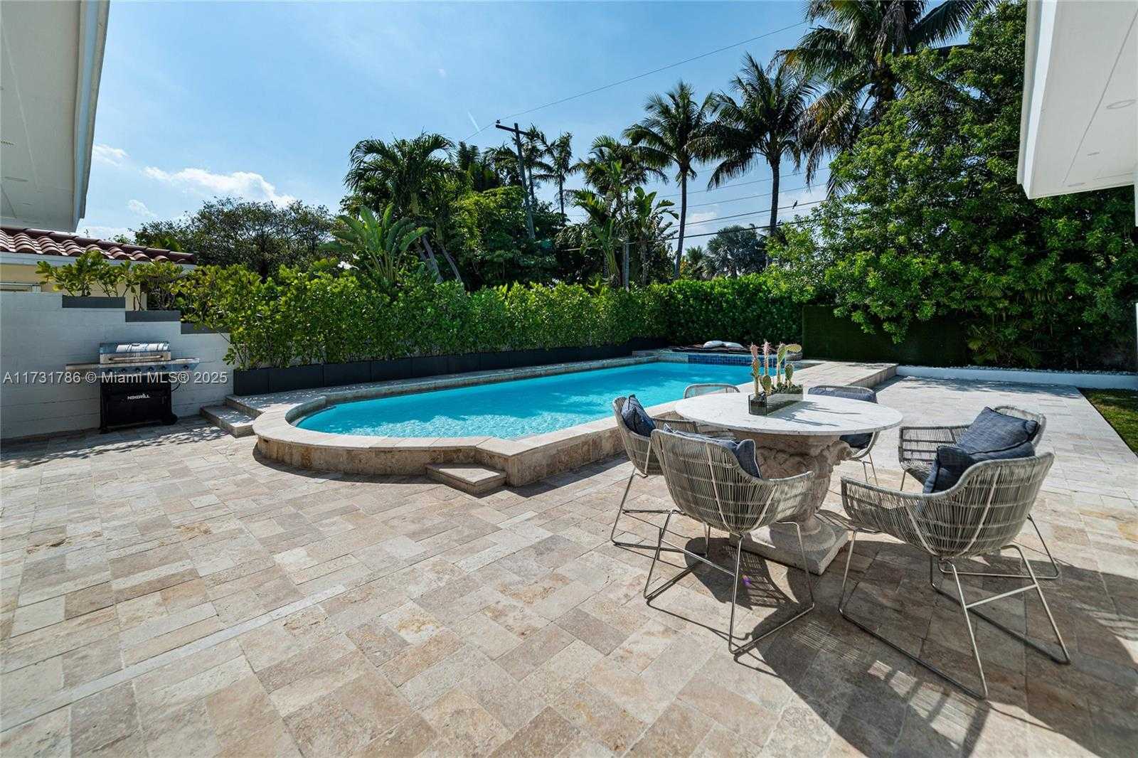 Small Image of 835 FAIRWAY DR, Miami Beach Number 16