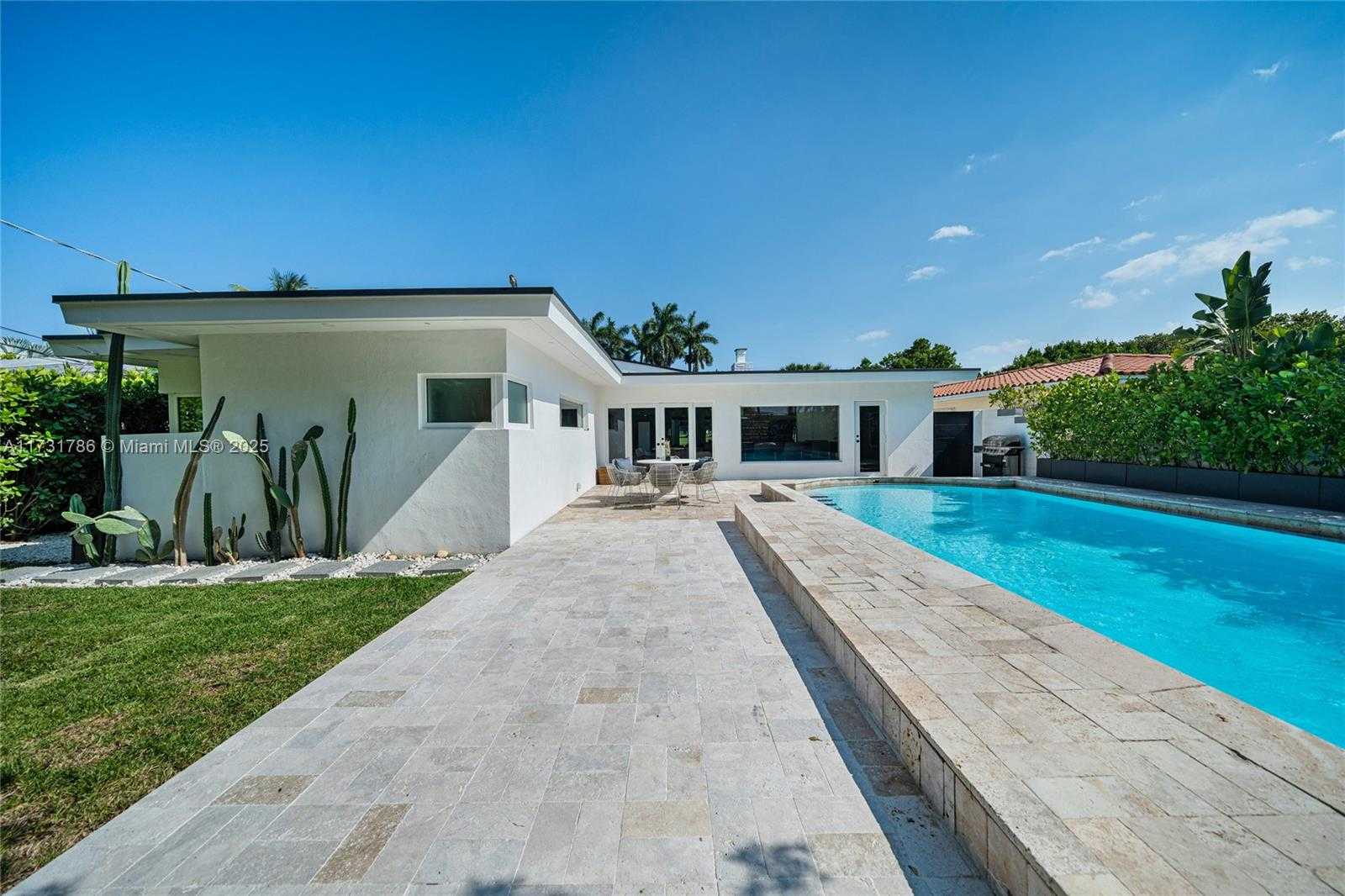 Small Image of 835 FAIRWAY DR, Miami Beach Number 19