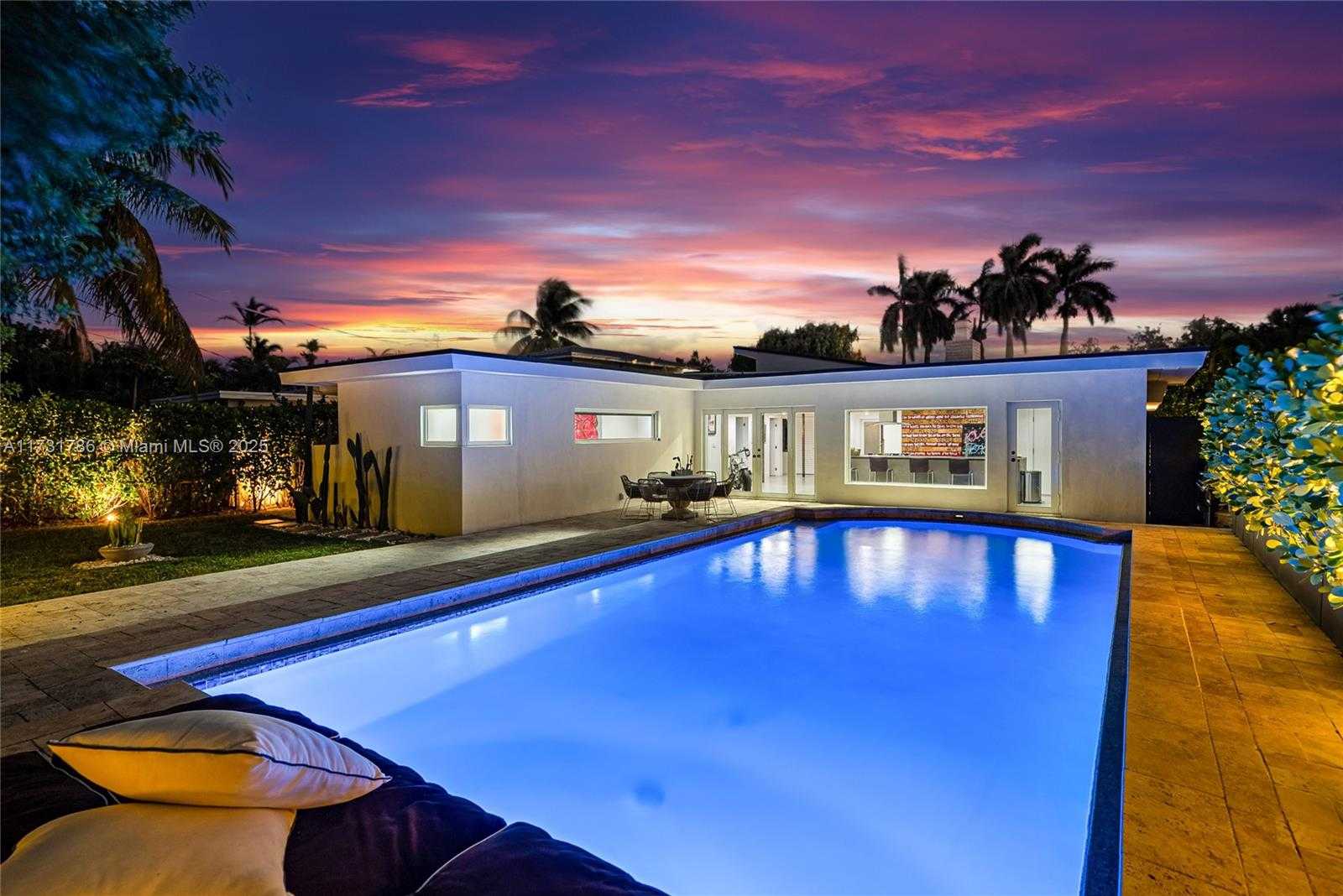 Small Image of 835 FAIRWAY DR, Miami Beach Number 2
