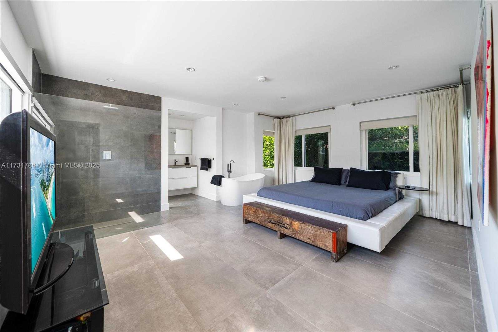 Small Image of 835 FAIRWAY DR, Miami Beach Number 21