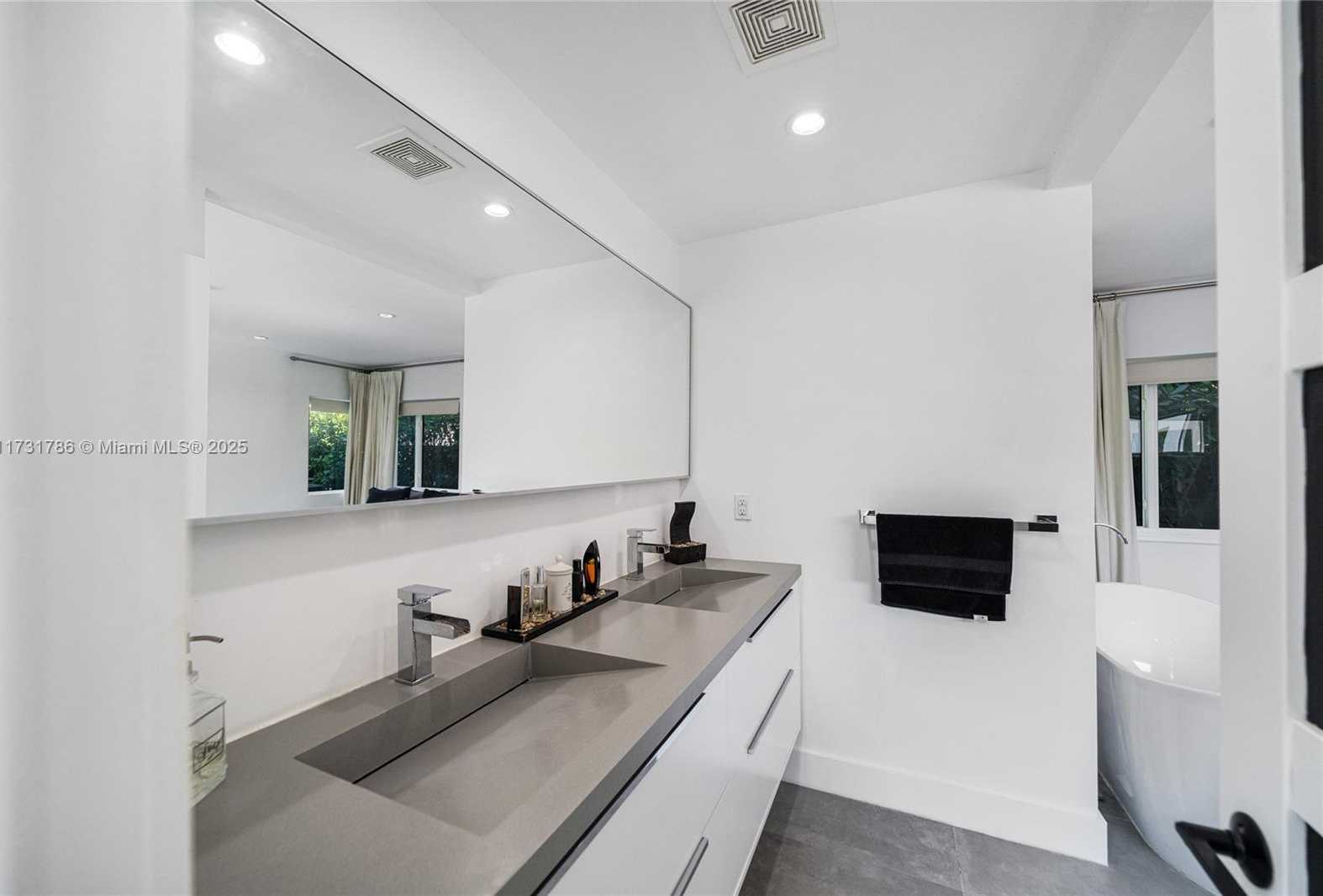 Small Image of 835 FAIRWAY DR, Miami Beach Number 25