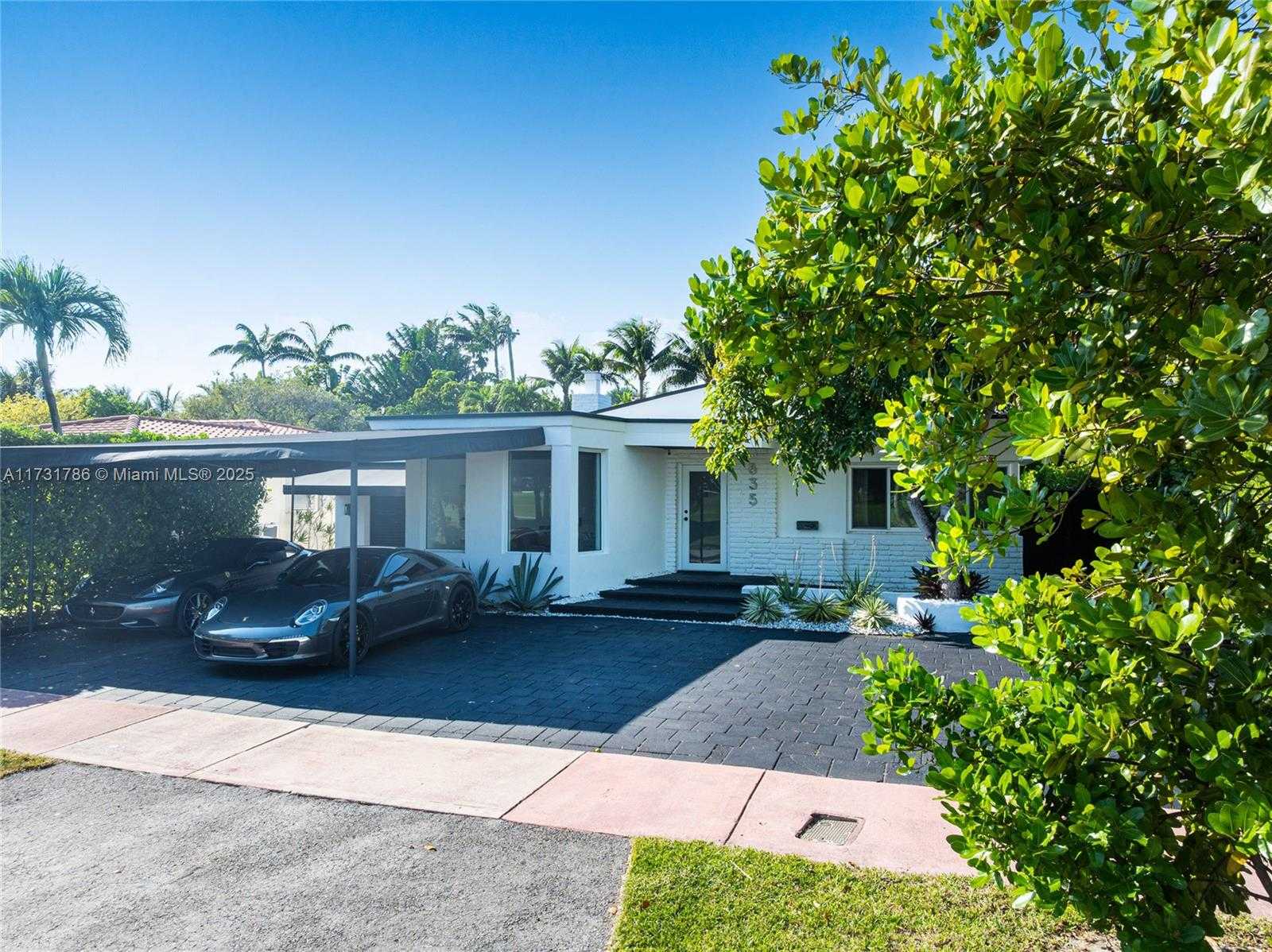 Small Image of 835 FAIRWAY DR, Miami Beach Number 3